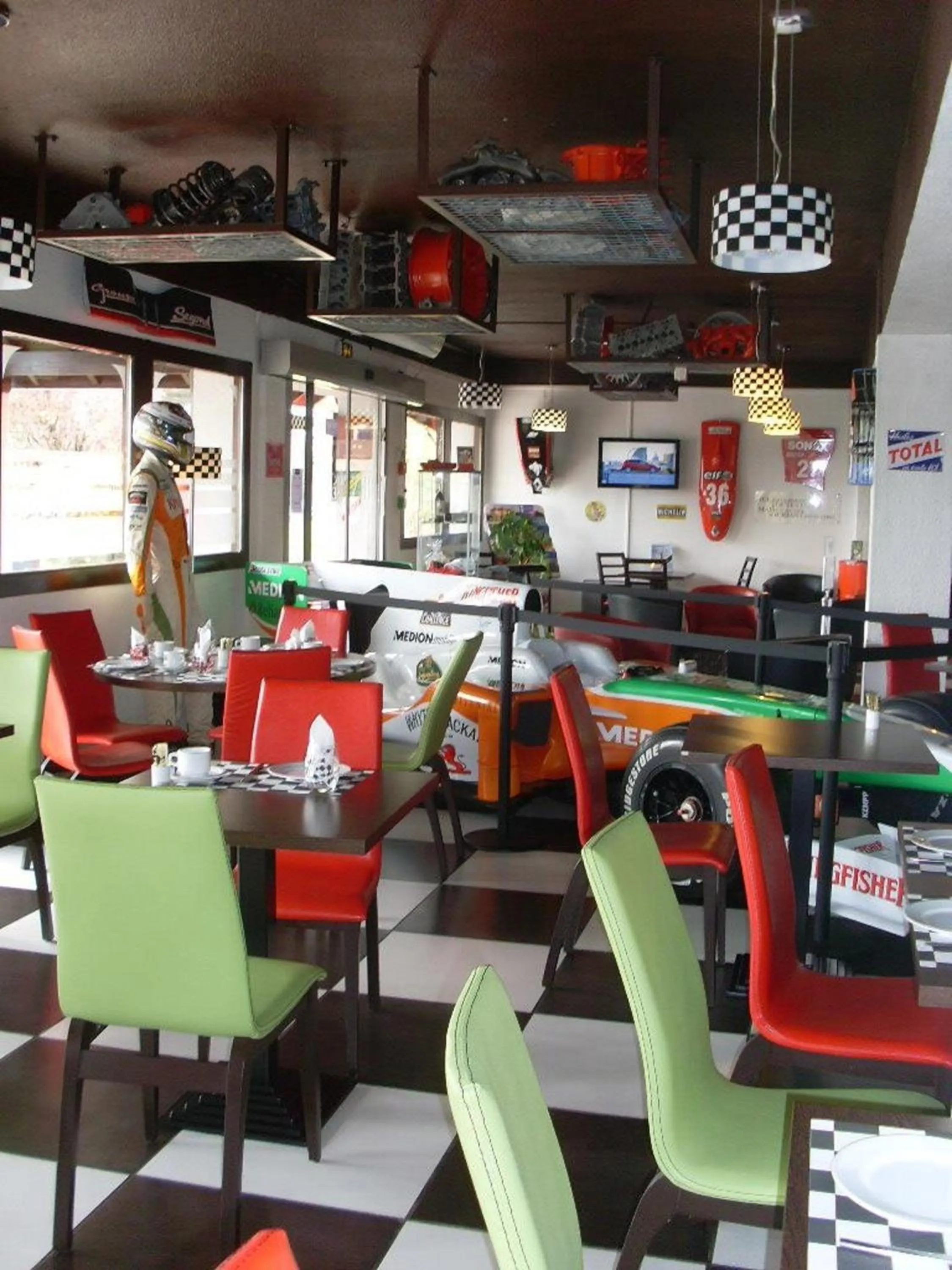 Restaurant/places to eat in Enzo Hotels Vierzon by Kyriad Direct