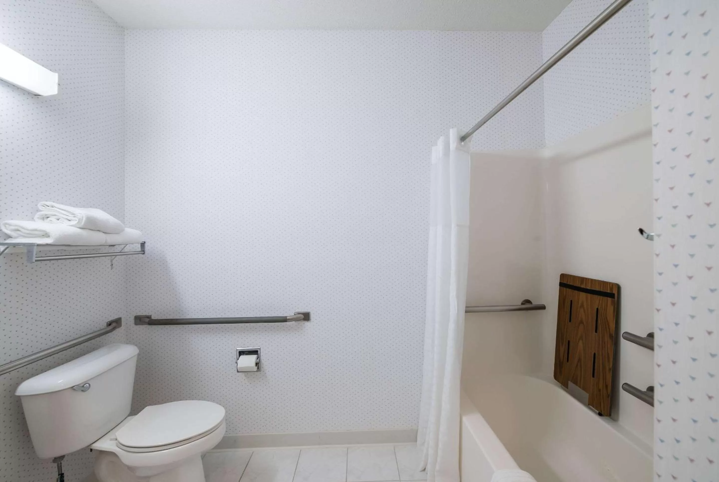 Bathroom in Rodeway Inn Urbana Champaign University Area