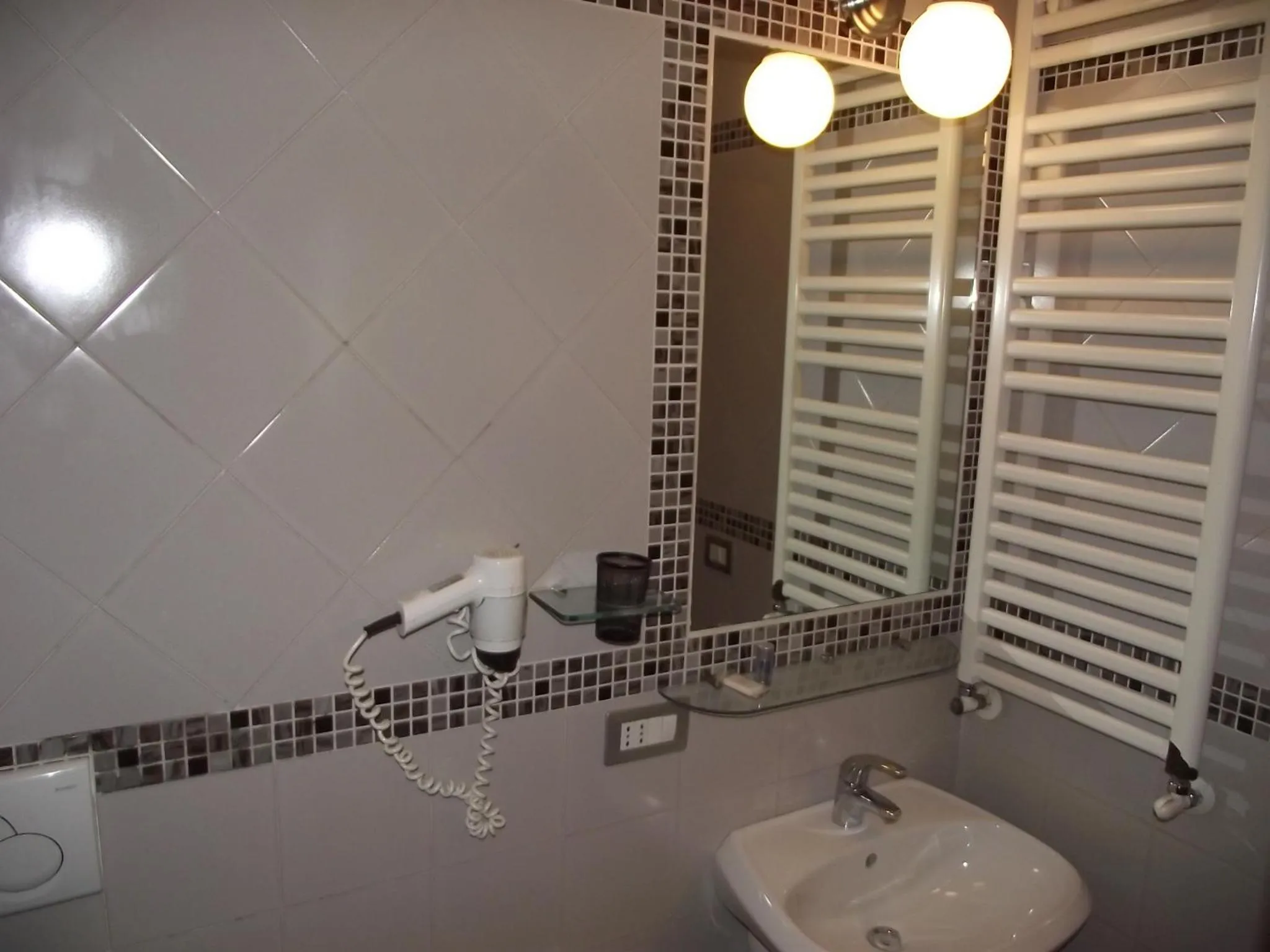 Bathroom in Hotel Elide