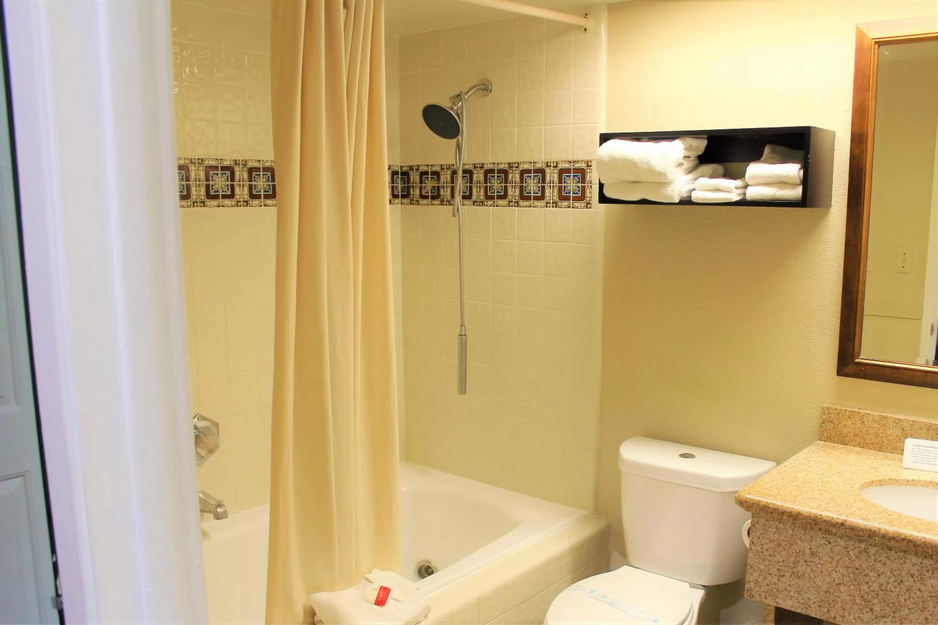 Bathroom in Howard Johnson by Wyndham Santa Cruz