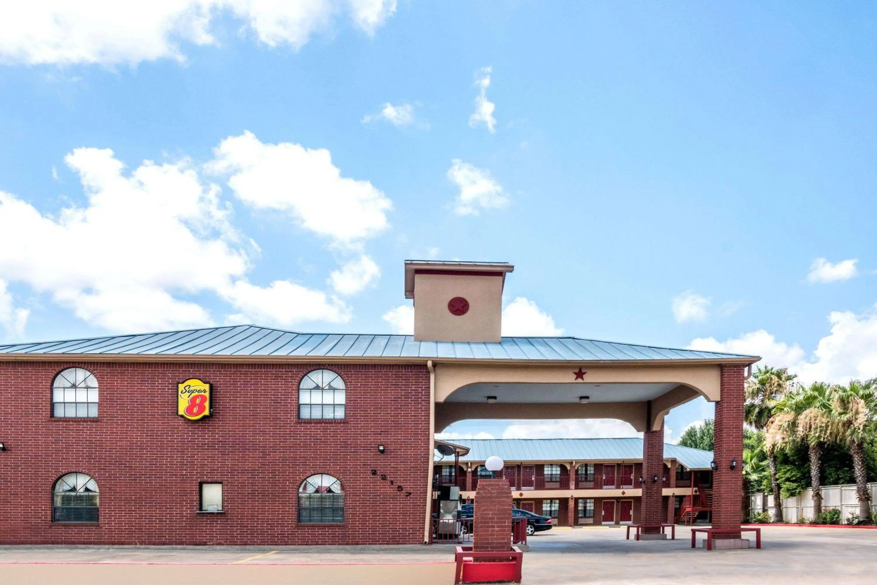 Property building in Super 8 by Wyndham Houston West Katy