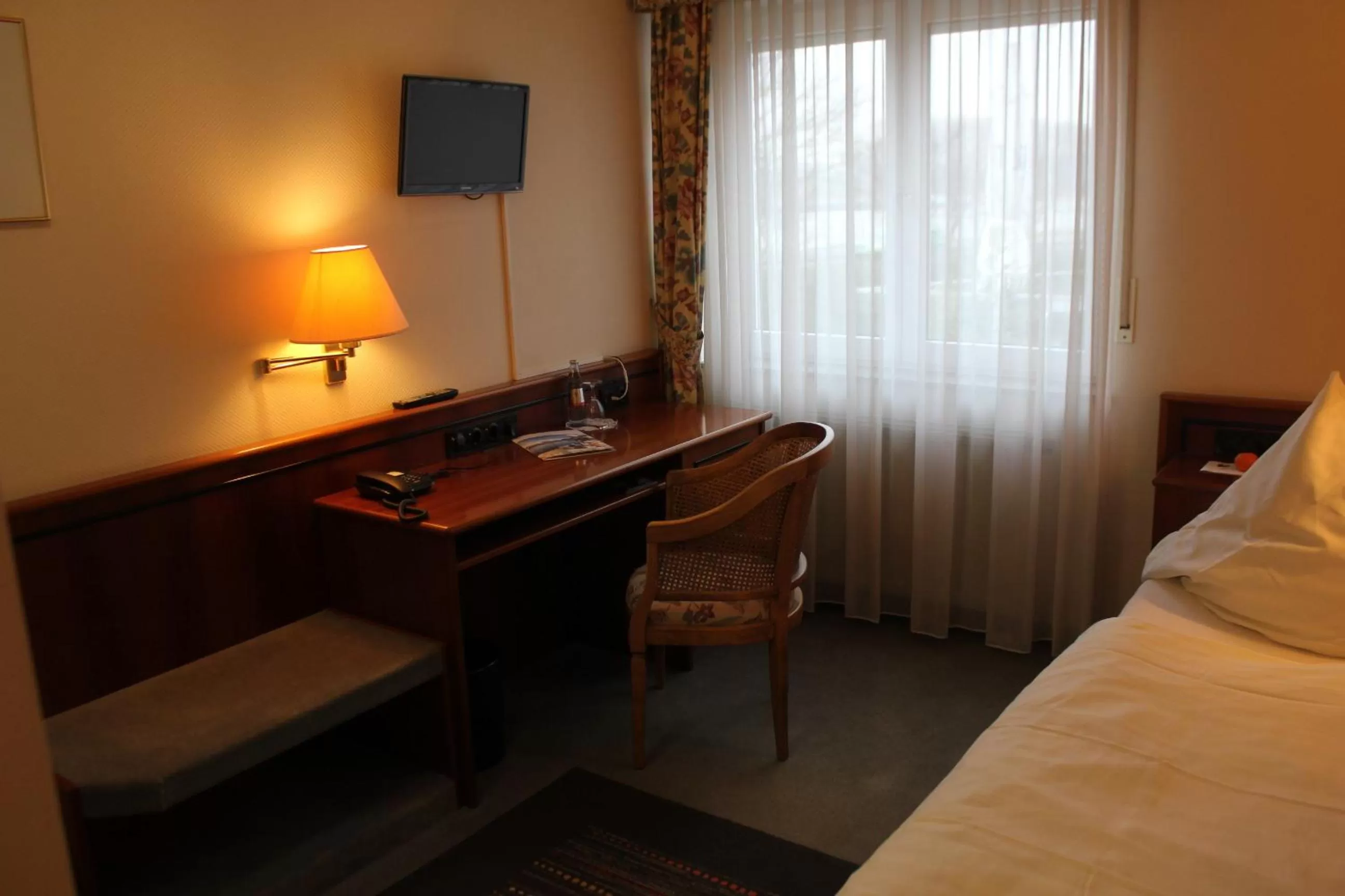 TV and multimedia, Bed in Hotel & Restaurant Zum Vater Rhein