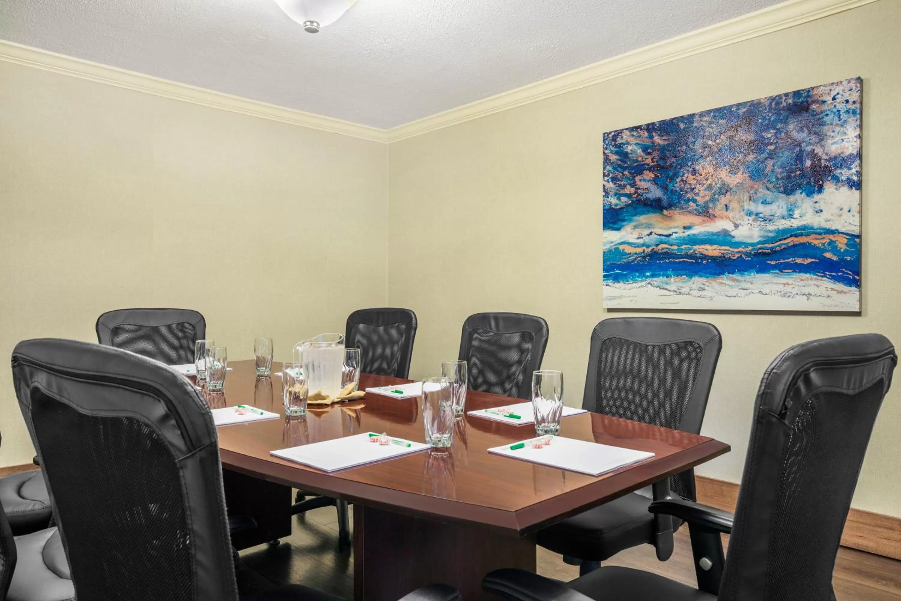 Business facilities in Wyndham Garden Washington DC North