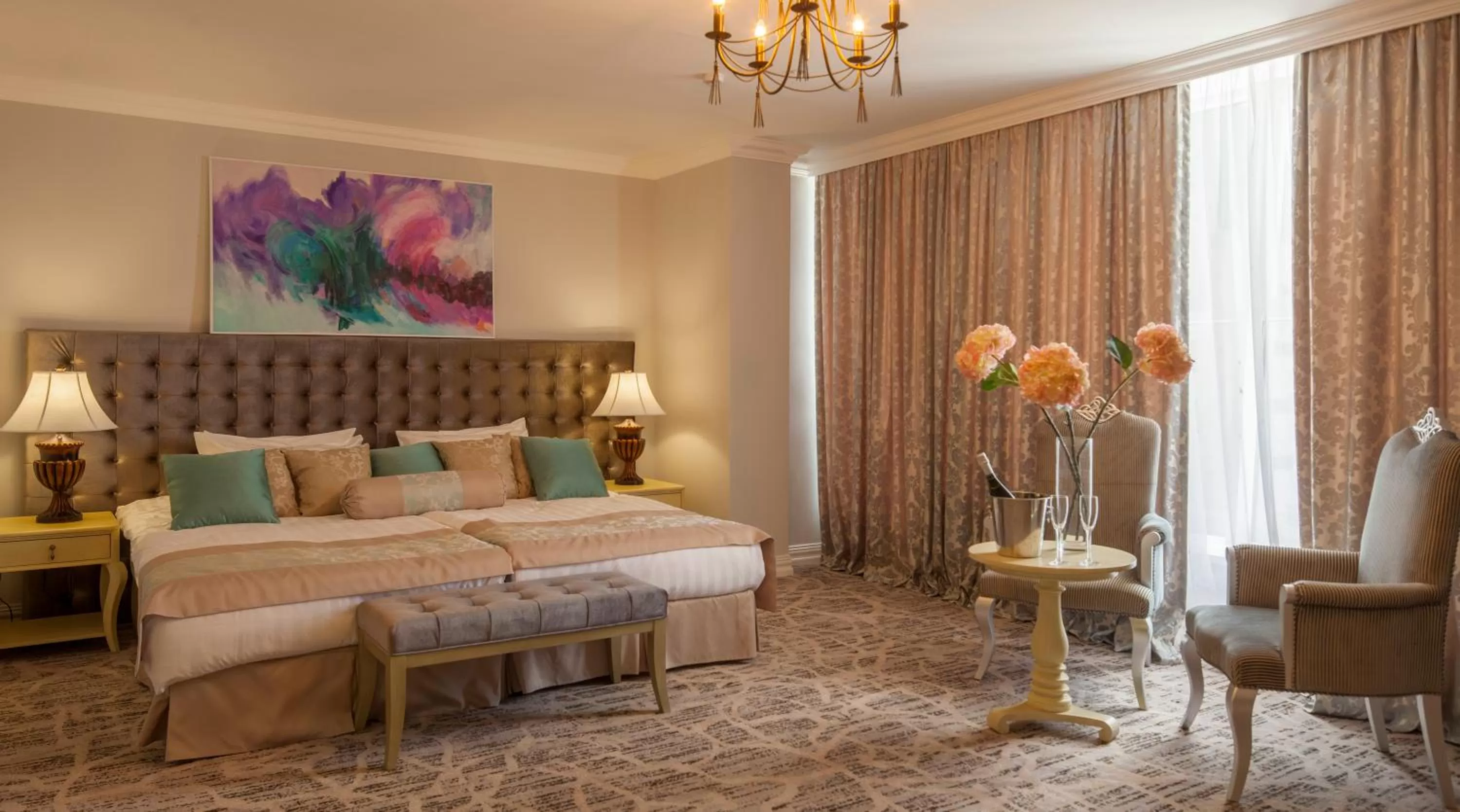 Bed in Bristol Central Park Hotel