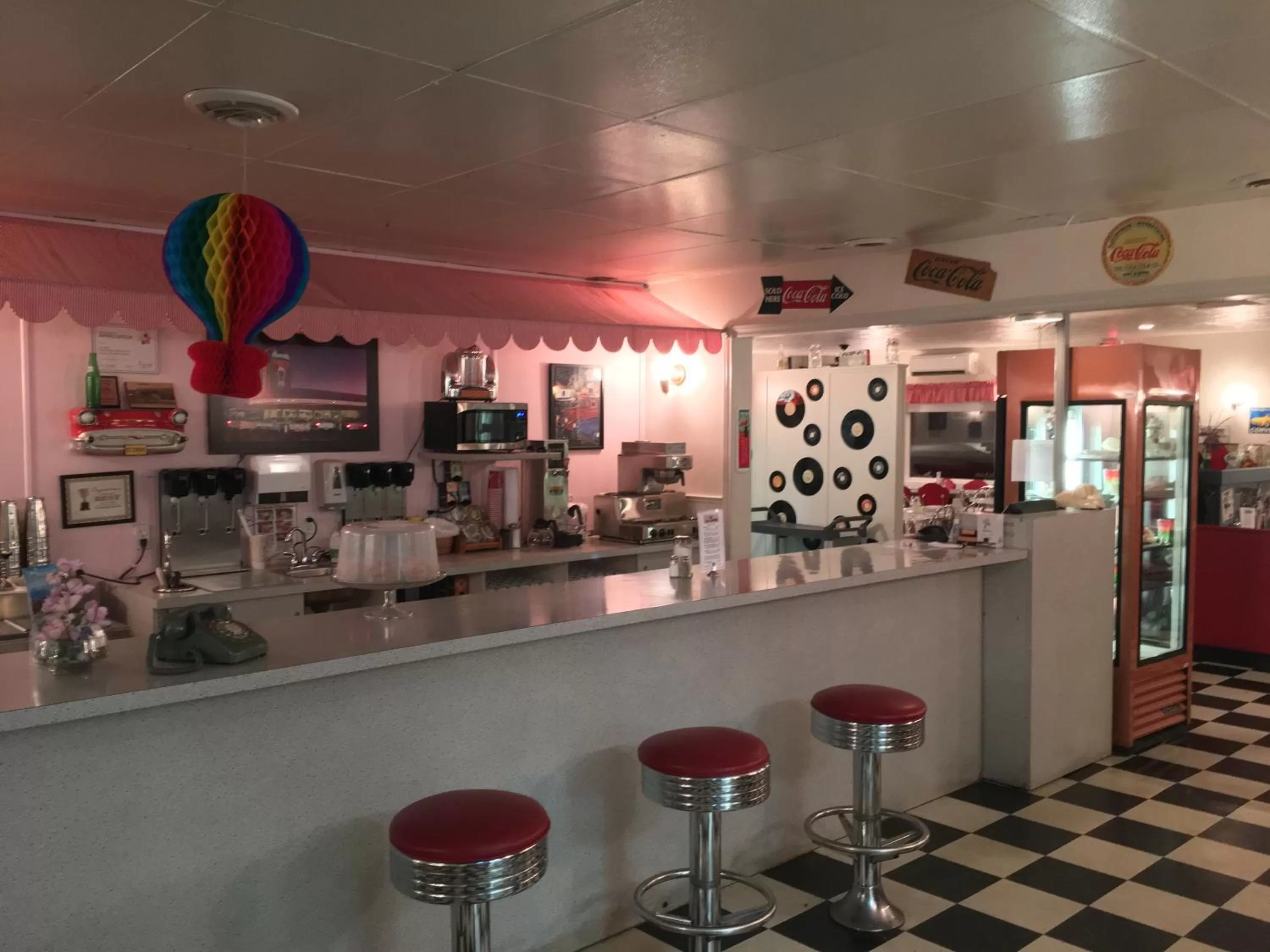 Restaurant/Places to Eat in Fairway Inn