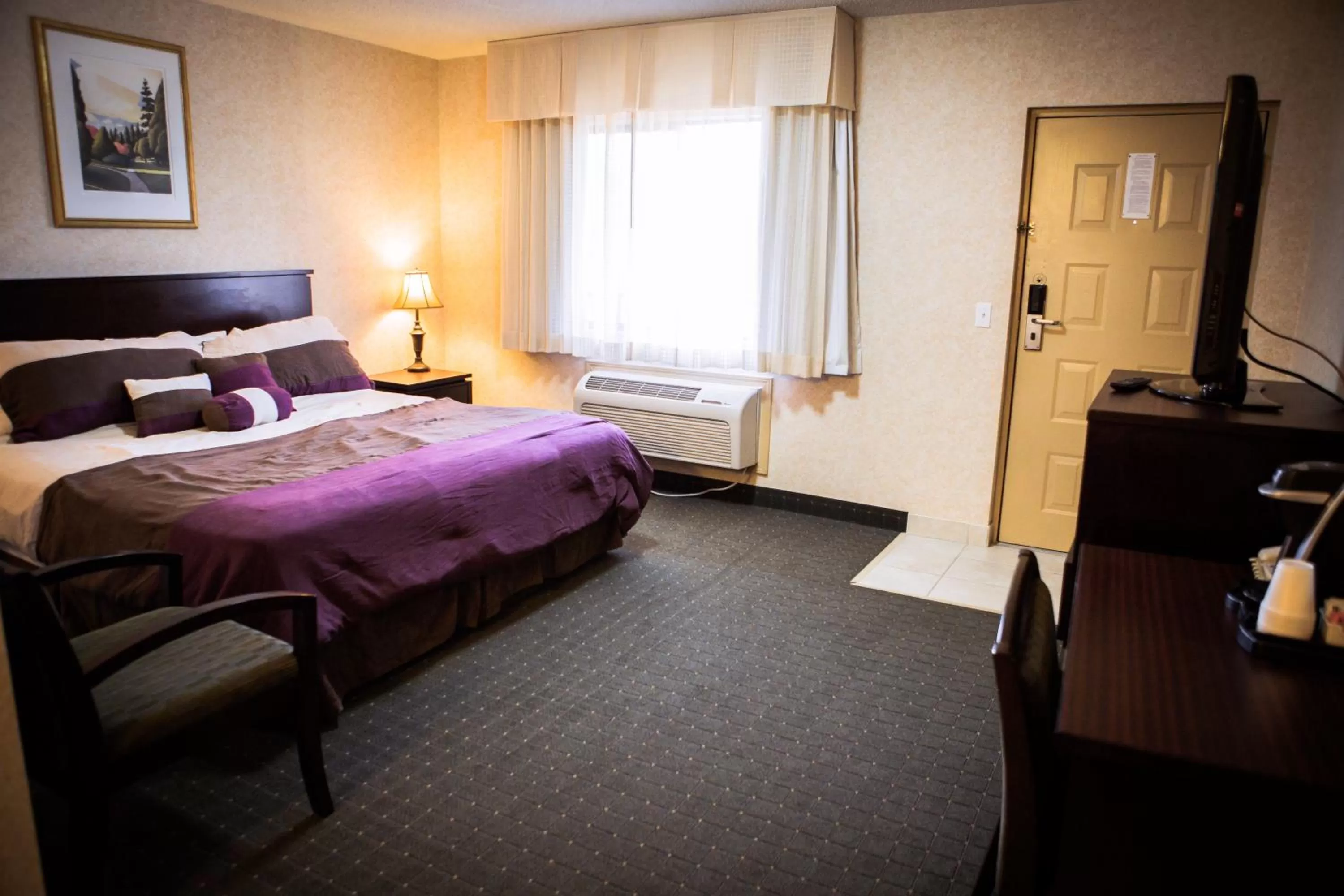 Photo of the whole room, Bed in Langley Hwy Hotel