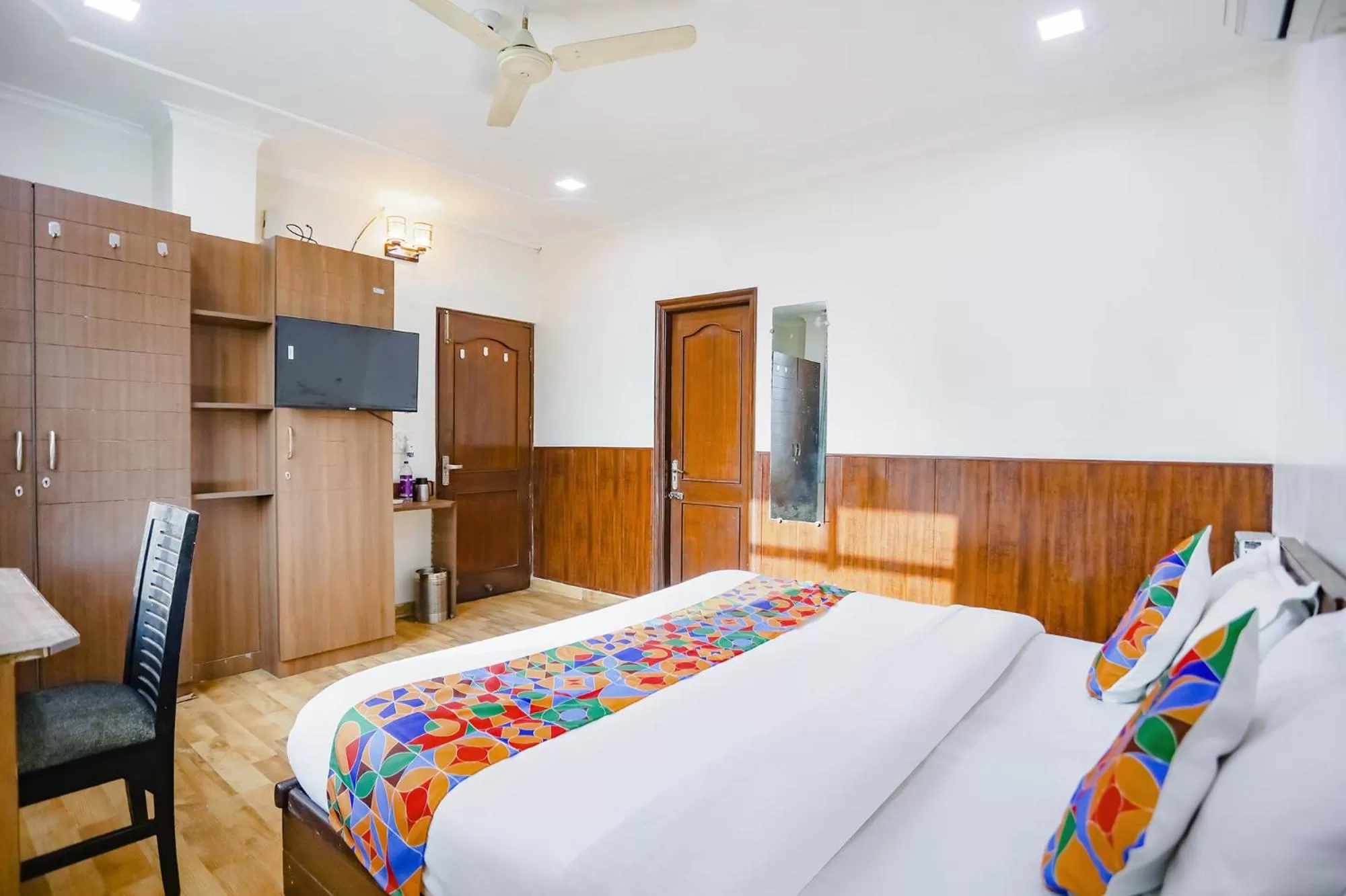 TV and multimedia, Bed in FabHotel Hexa Ghaziabad