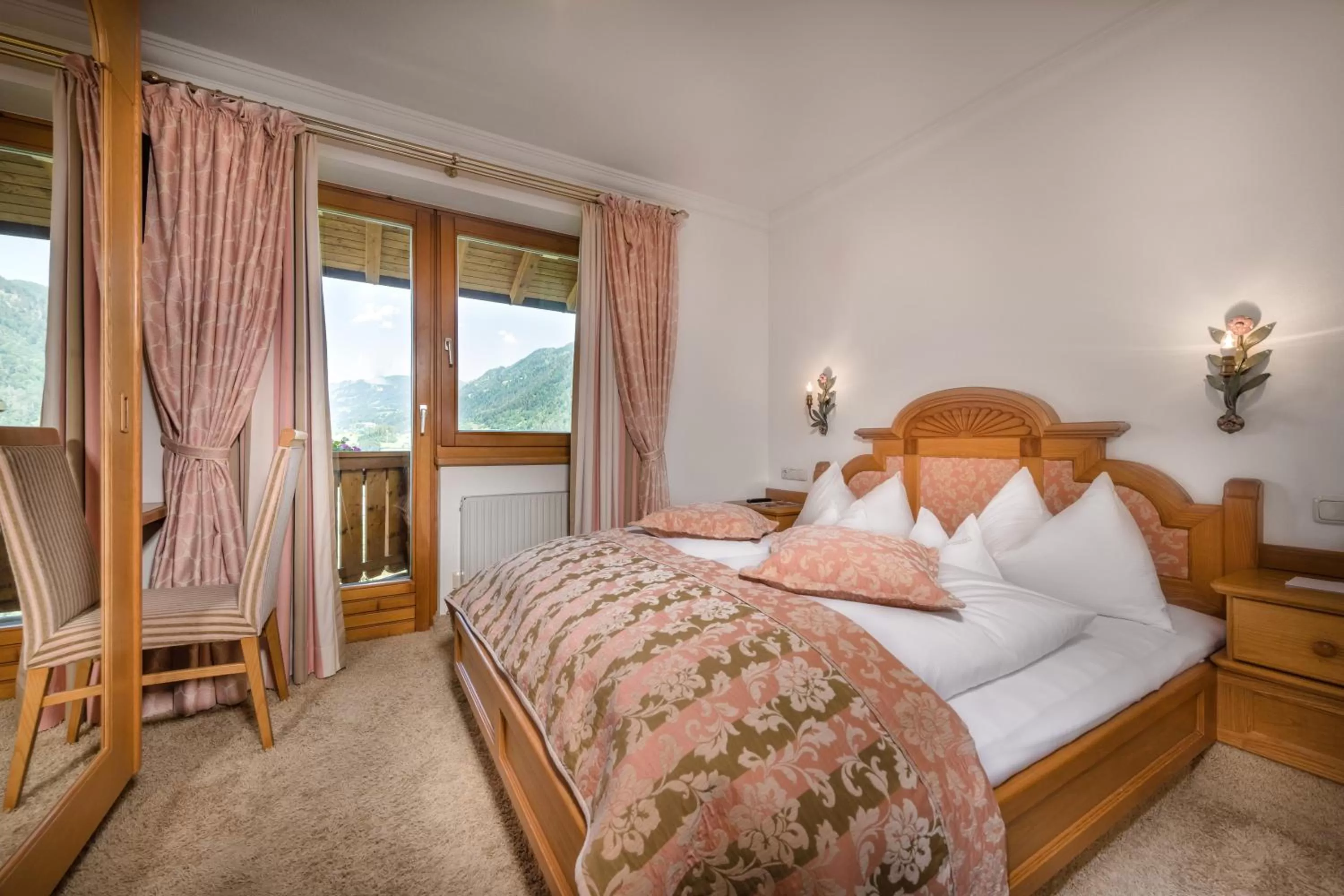 Bedroom, Bed in Alpines Lifestyle Hotel Tannenhof