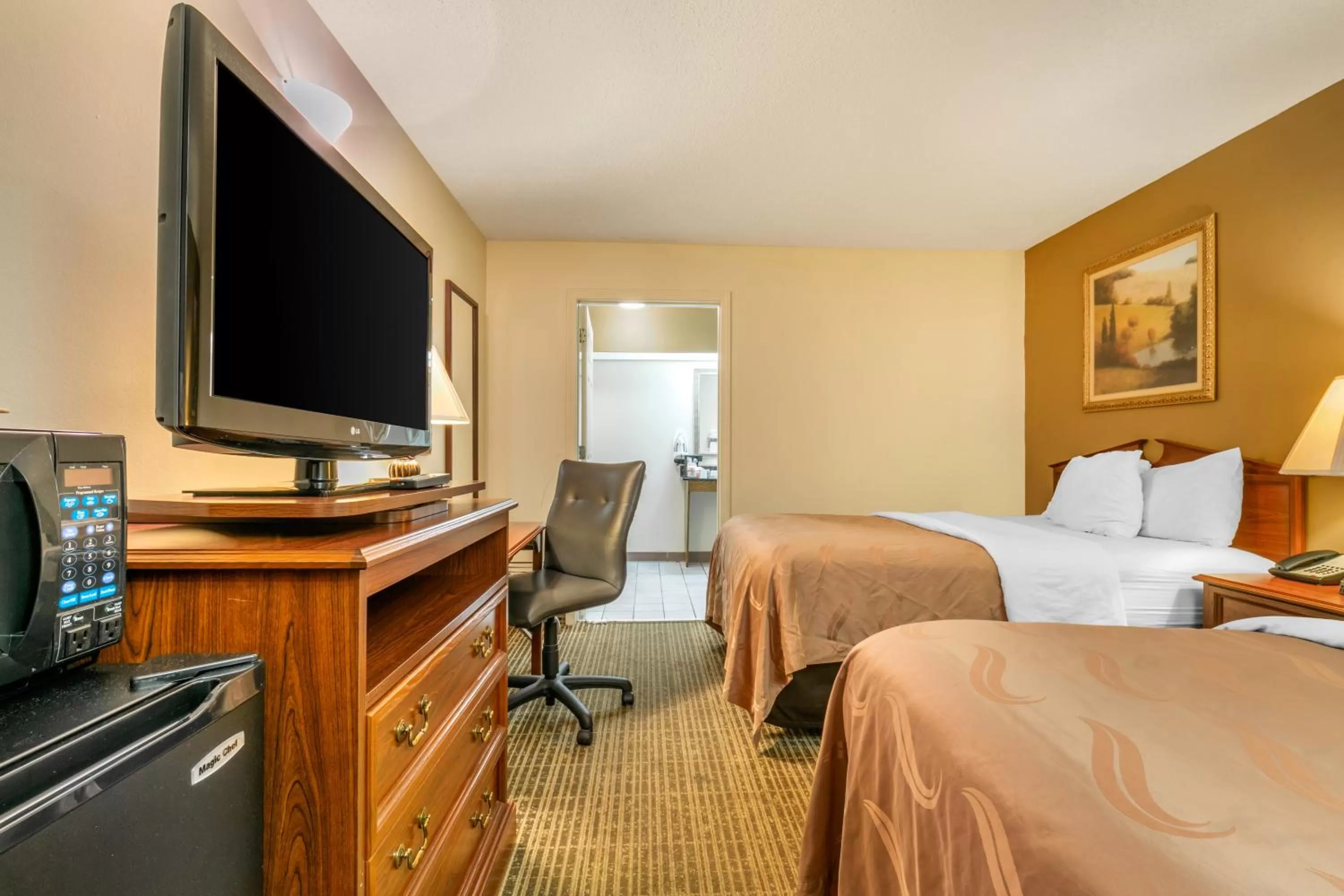 Bed in Quality Inn Johnson City I-26 exit 17