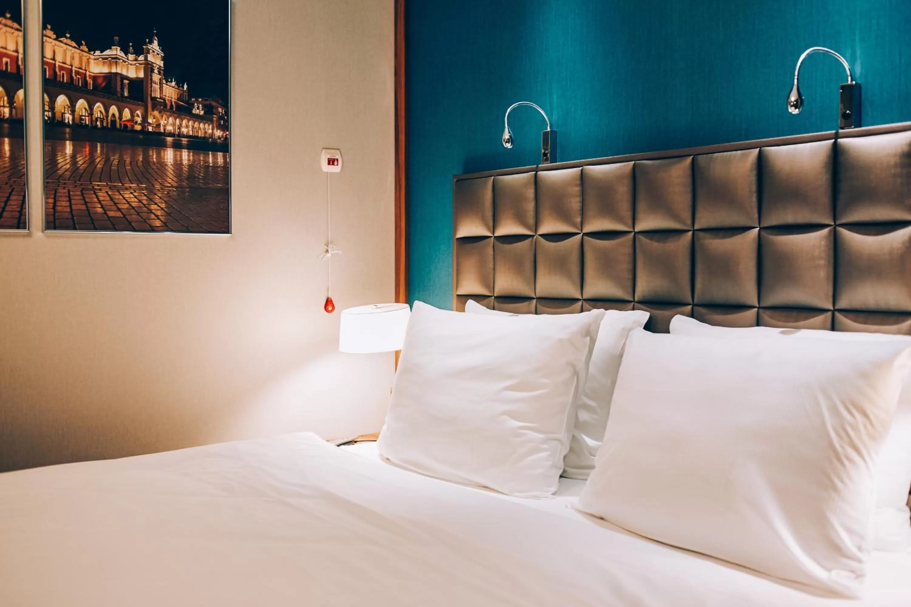 Bed in Holiday Inn Krakow City Centre by IHG