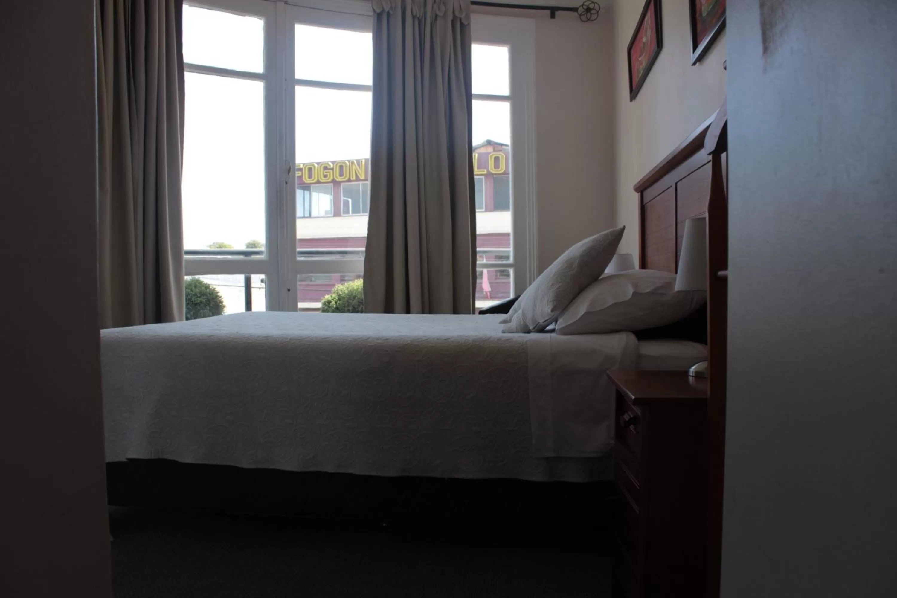 Bed in Alhambra Hotel