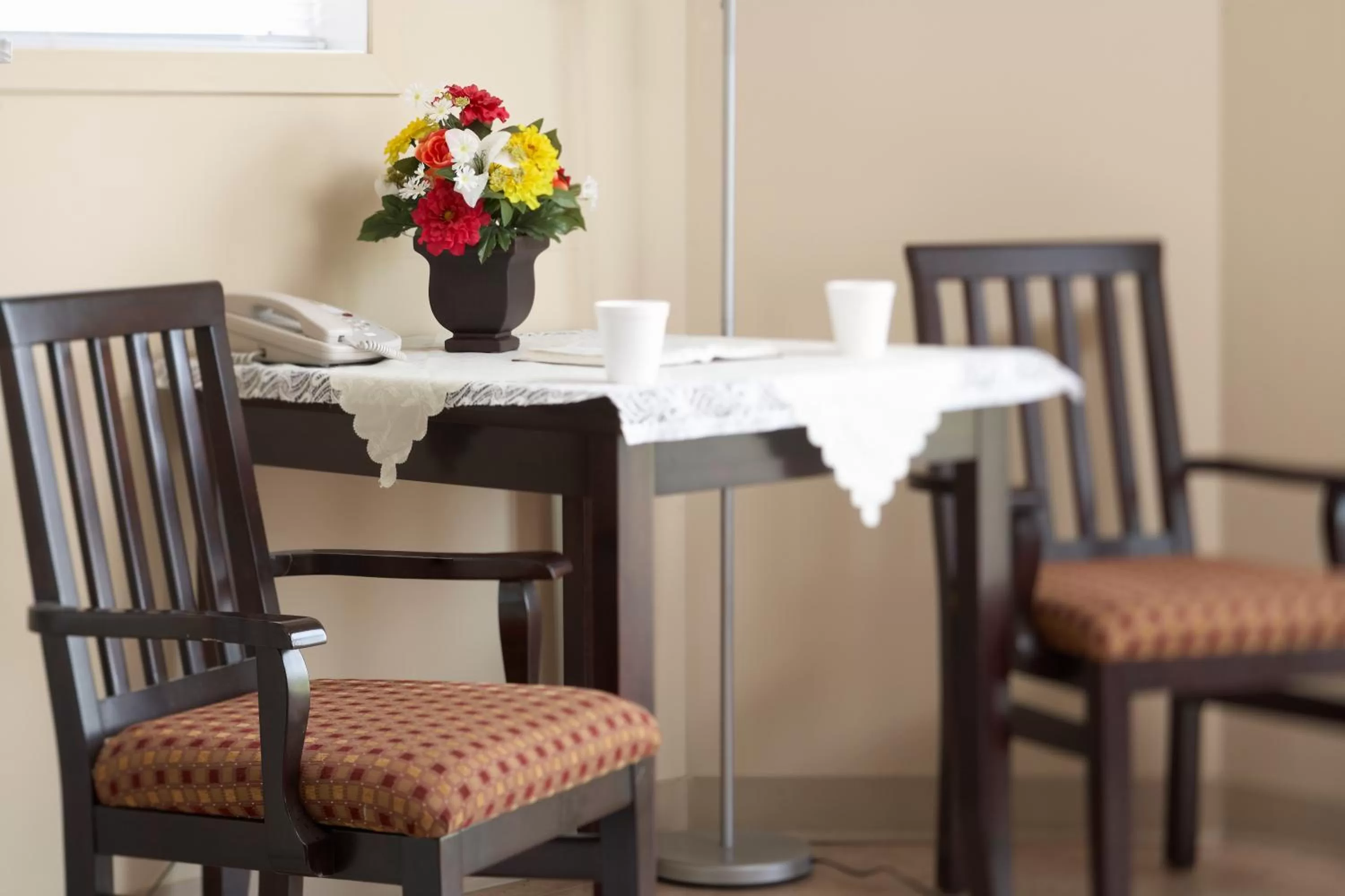 Dining Area in Travel Inn & Suites
