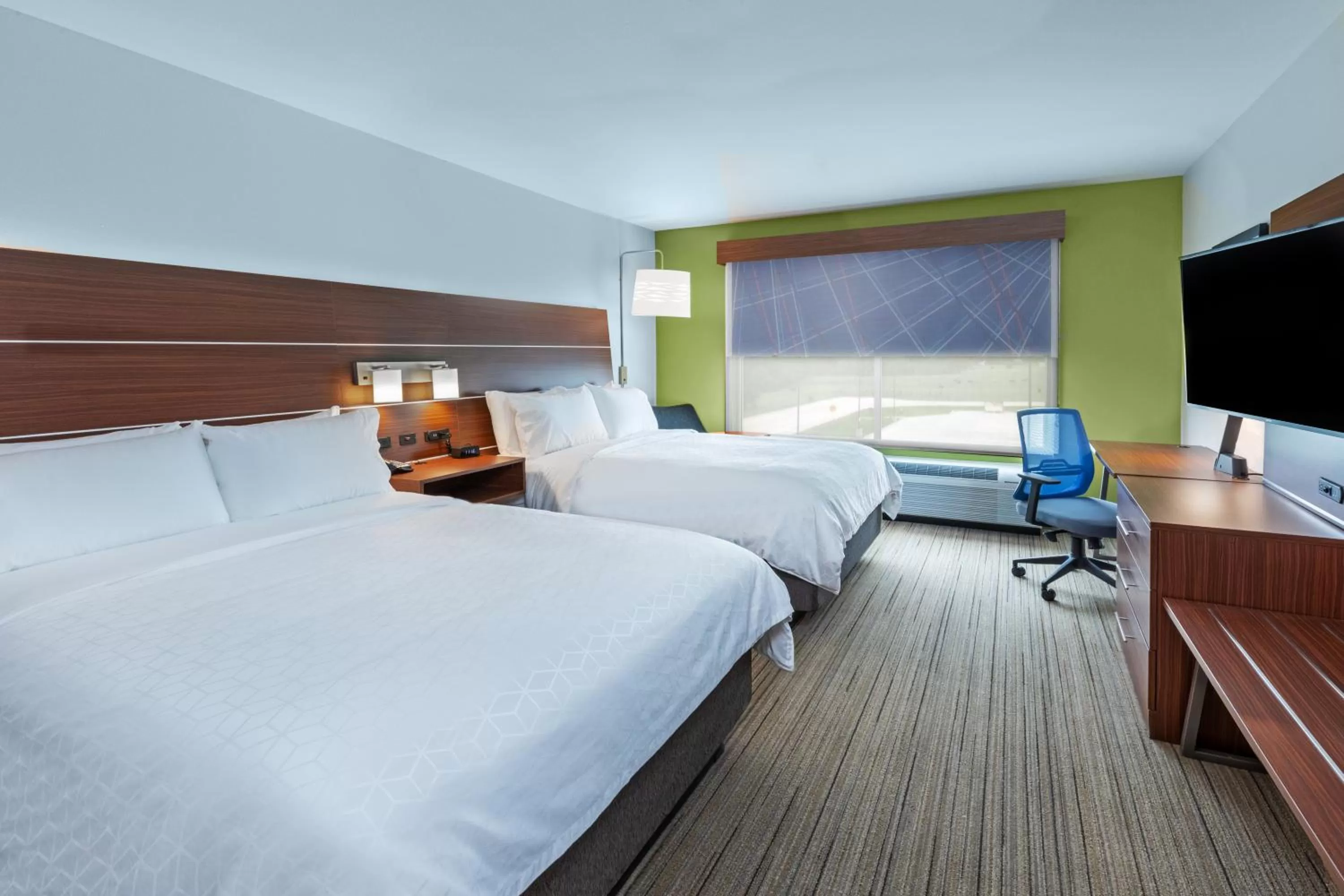Bed in Holiday Inn Express & Suites - Parsons by IHG