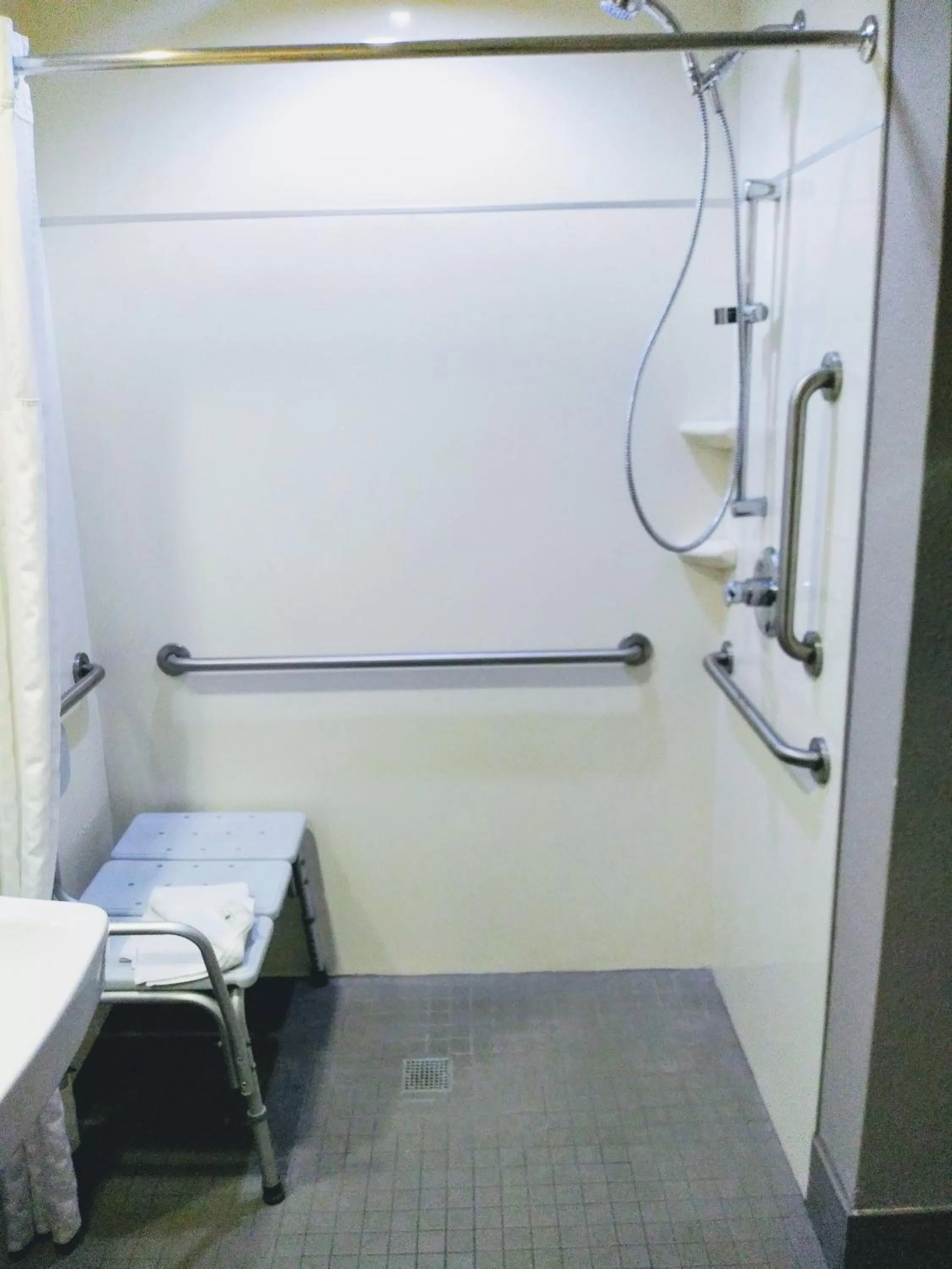 Bathroom in Quality Suites Fort Myers I-75