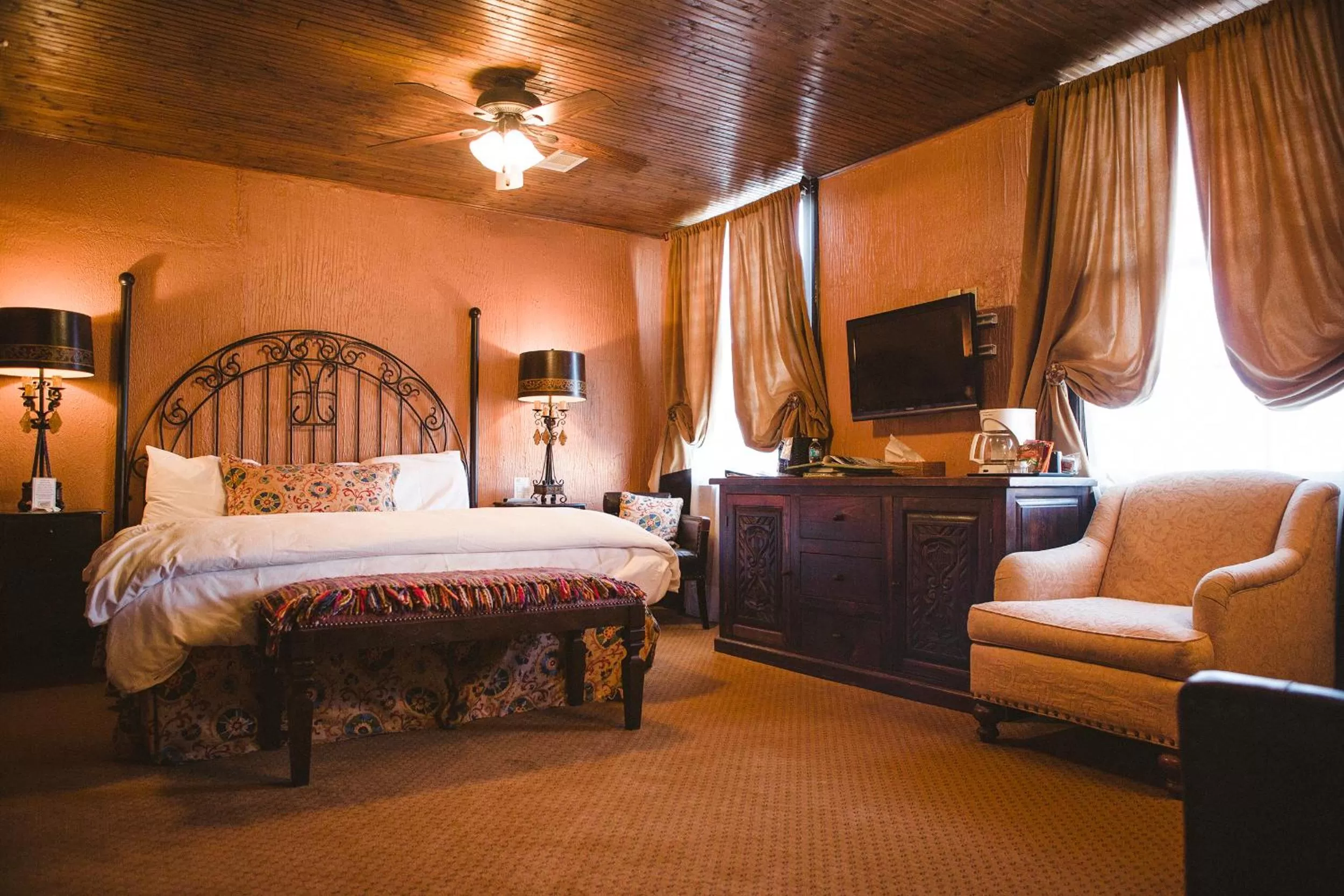 Bedroom, Bed in The Holland Hotel