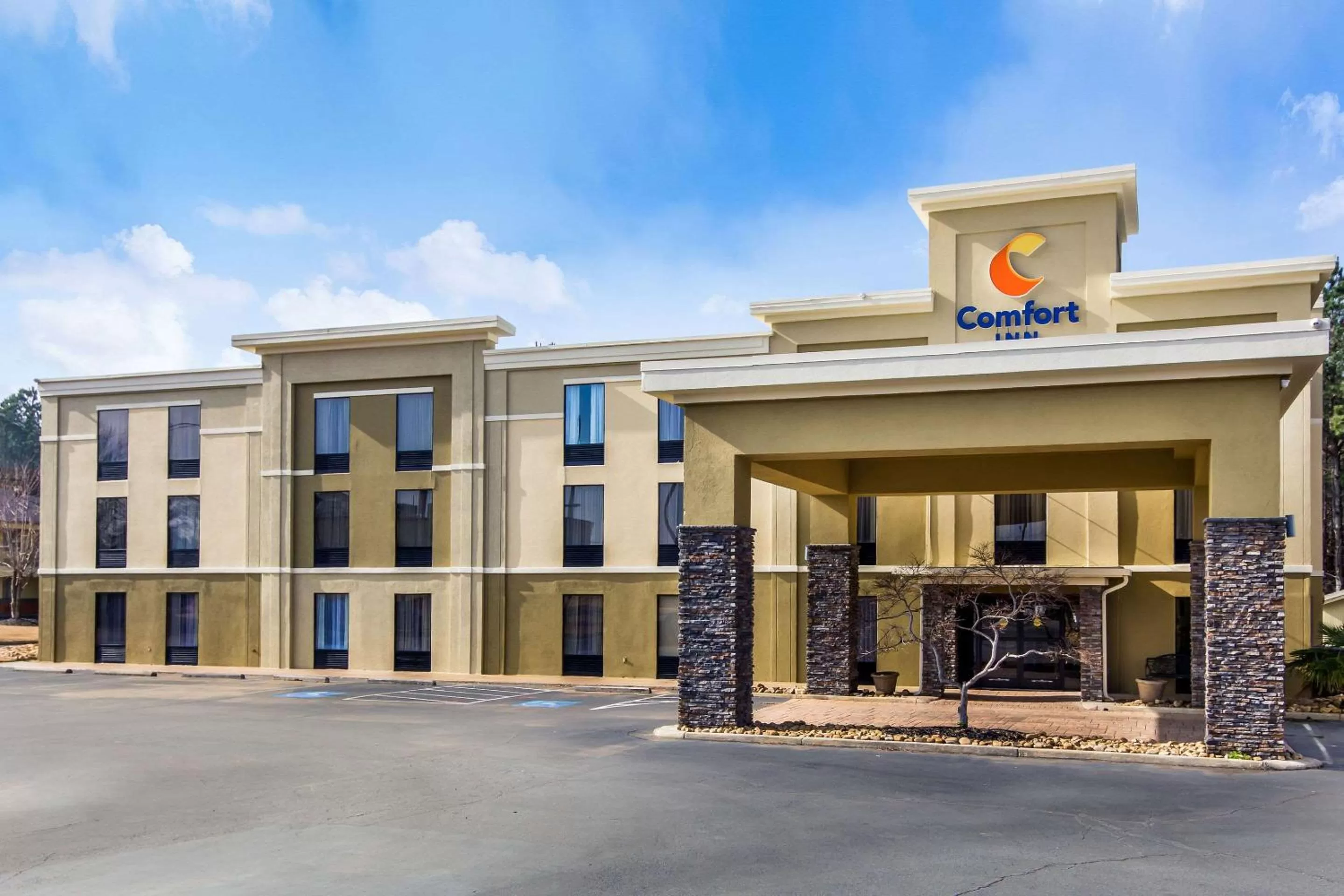 Property building in Comfort Inn Acworth - Kennesaw Northwest