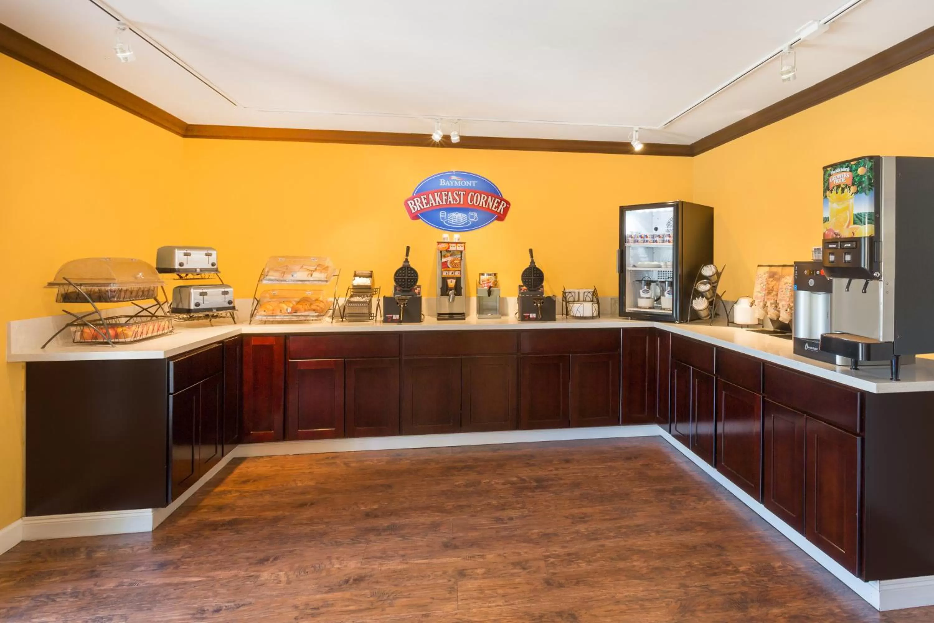 Buffet breakfast in Baymont by Wyndham Modesto Salida