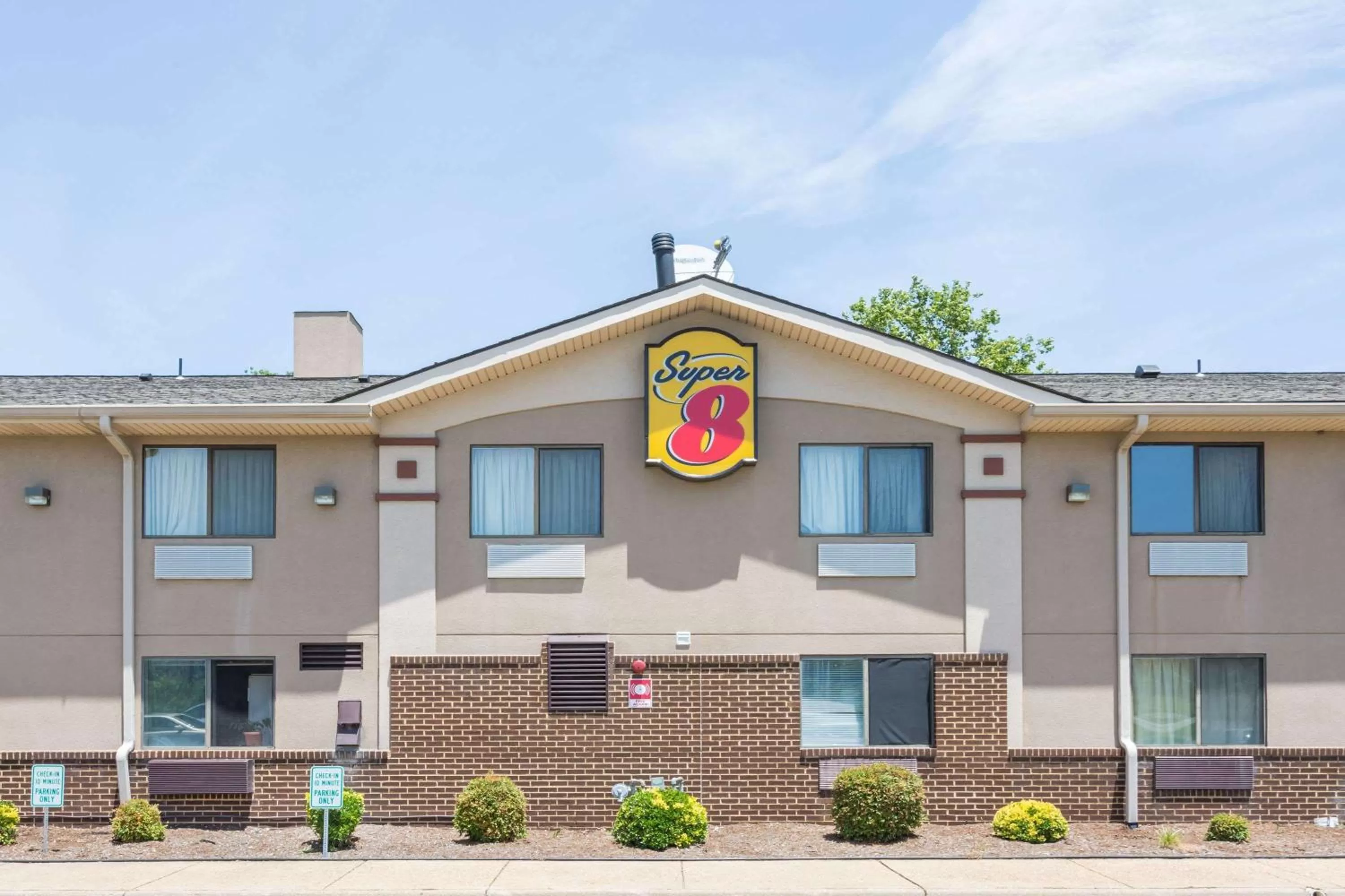 Super 8 by Wyndham Hampton