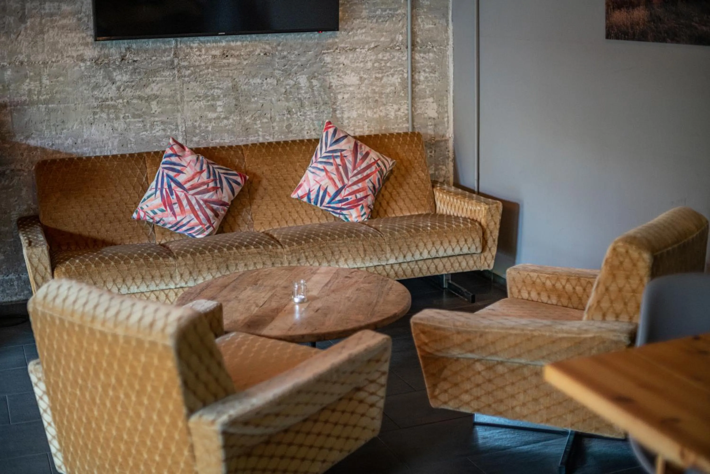 Communal lounge/ TV room in BIG MAMA Berlin