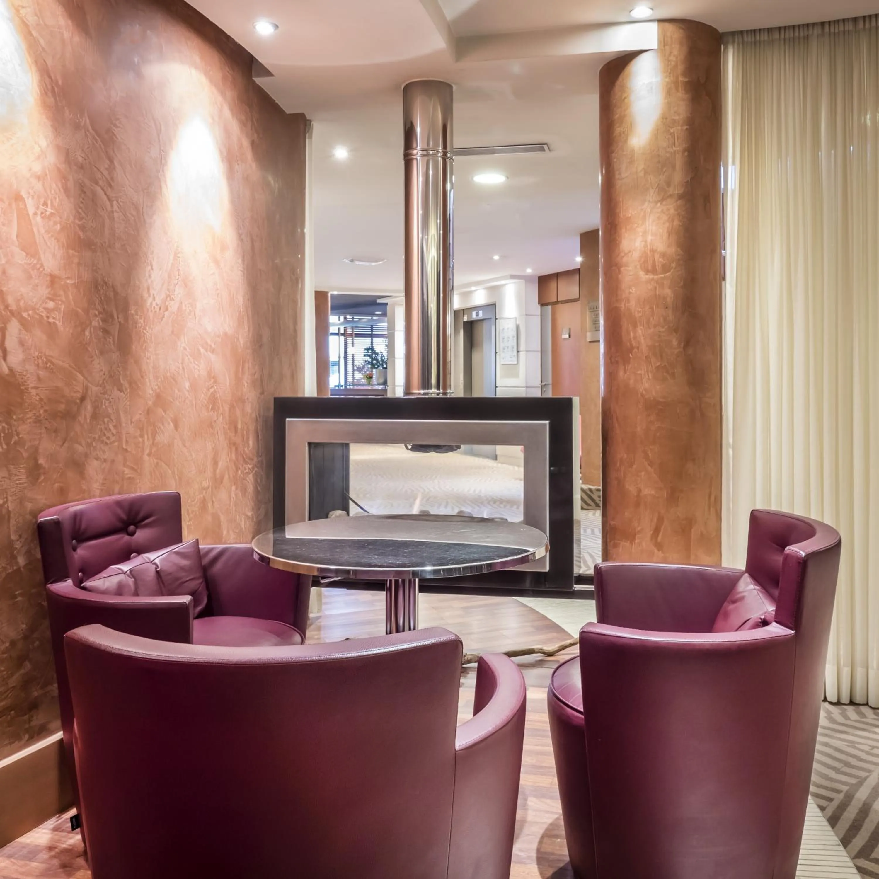 Lounge or bar in Hôtel Le Pré Carré