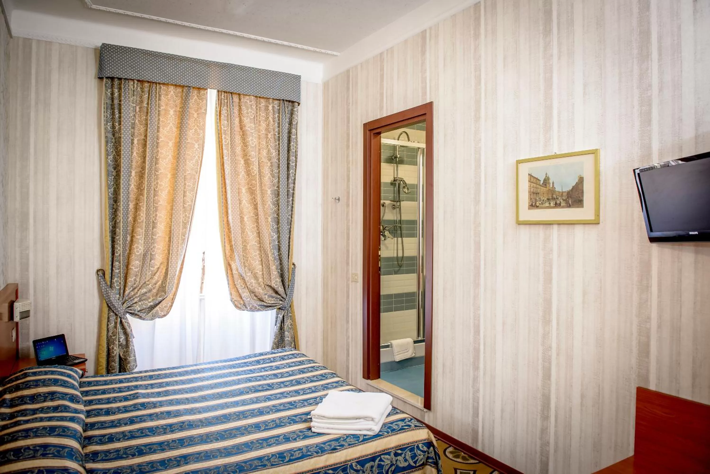 Bathroom, Bed in Hotel Emmaus