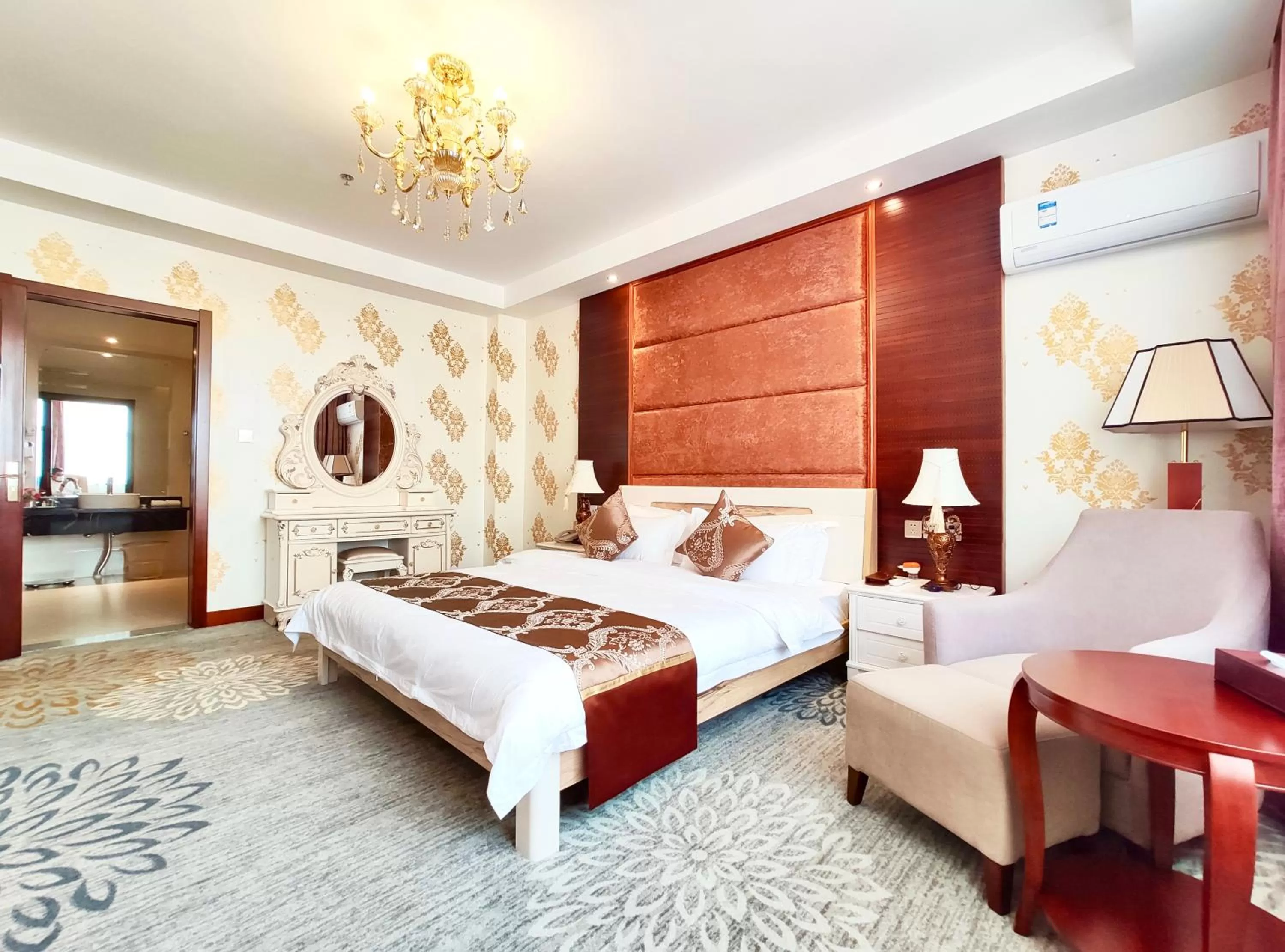 Bed in Golden Peacock Hotel Blantyre