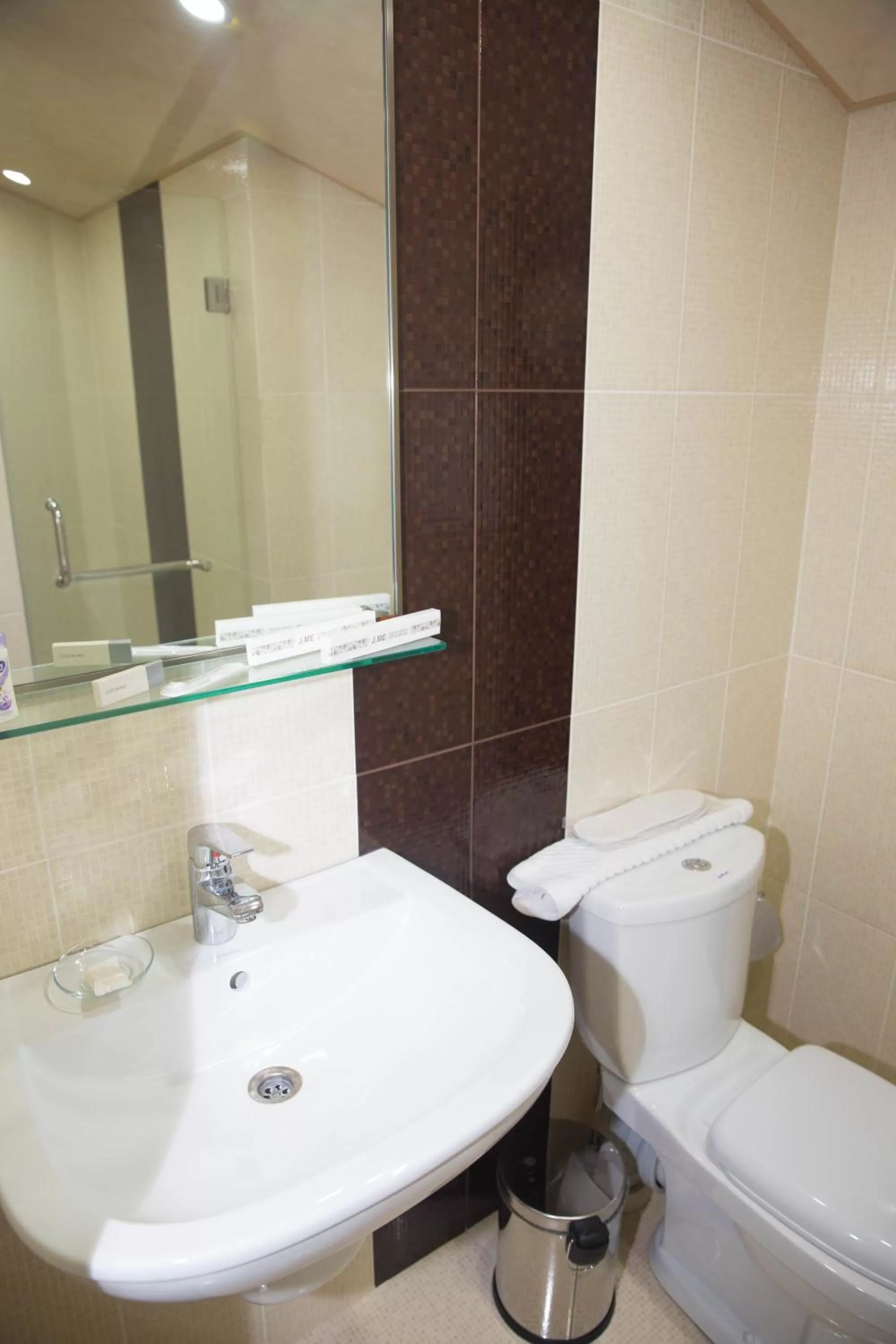 Bathroom in Eridana Hotel