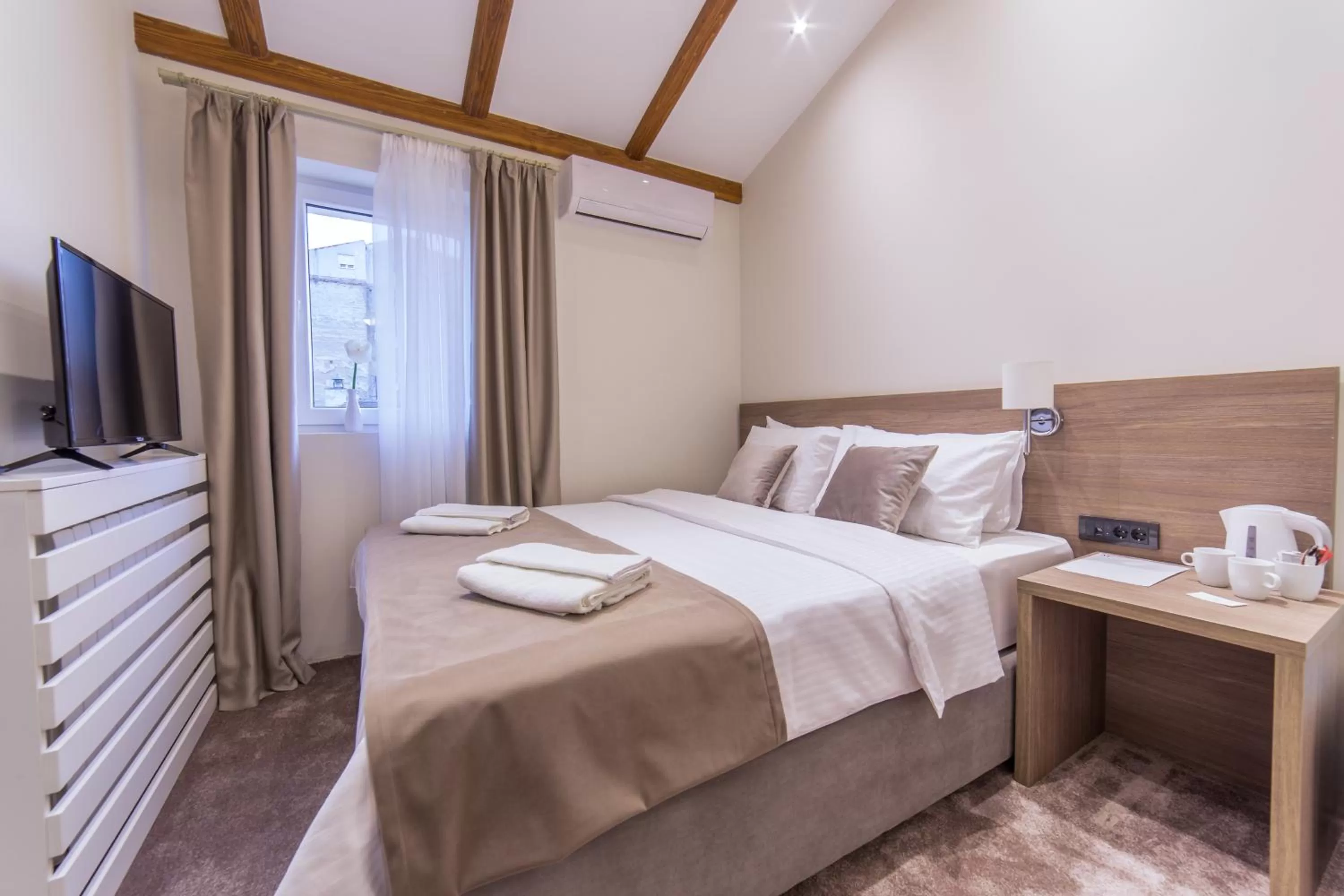 Bed in M House Belgrade Residence