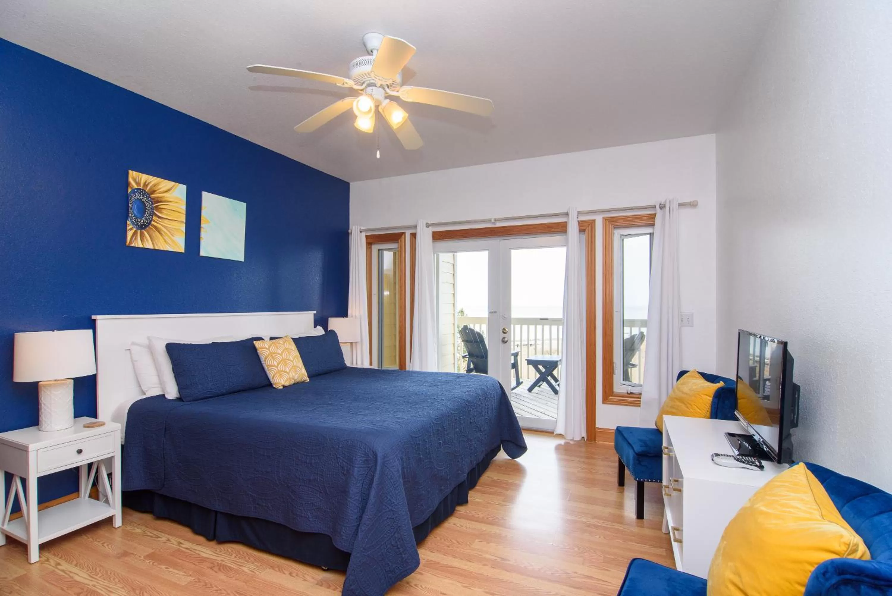 Bed in The Inn on Pamlico Sound