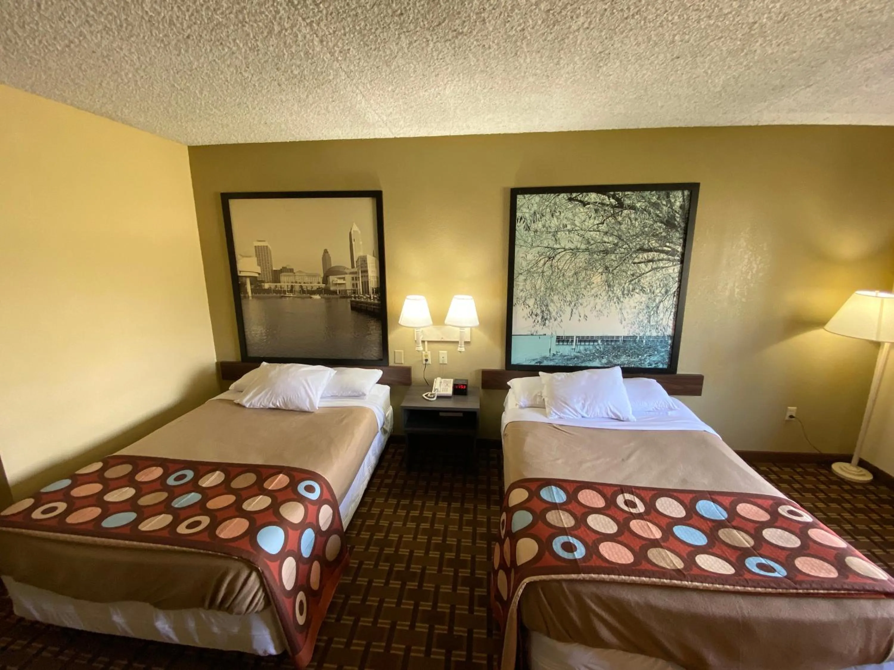 Bed in Super 8 by Wyndham Port Clinton