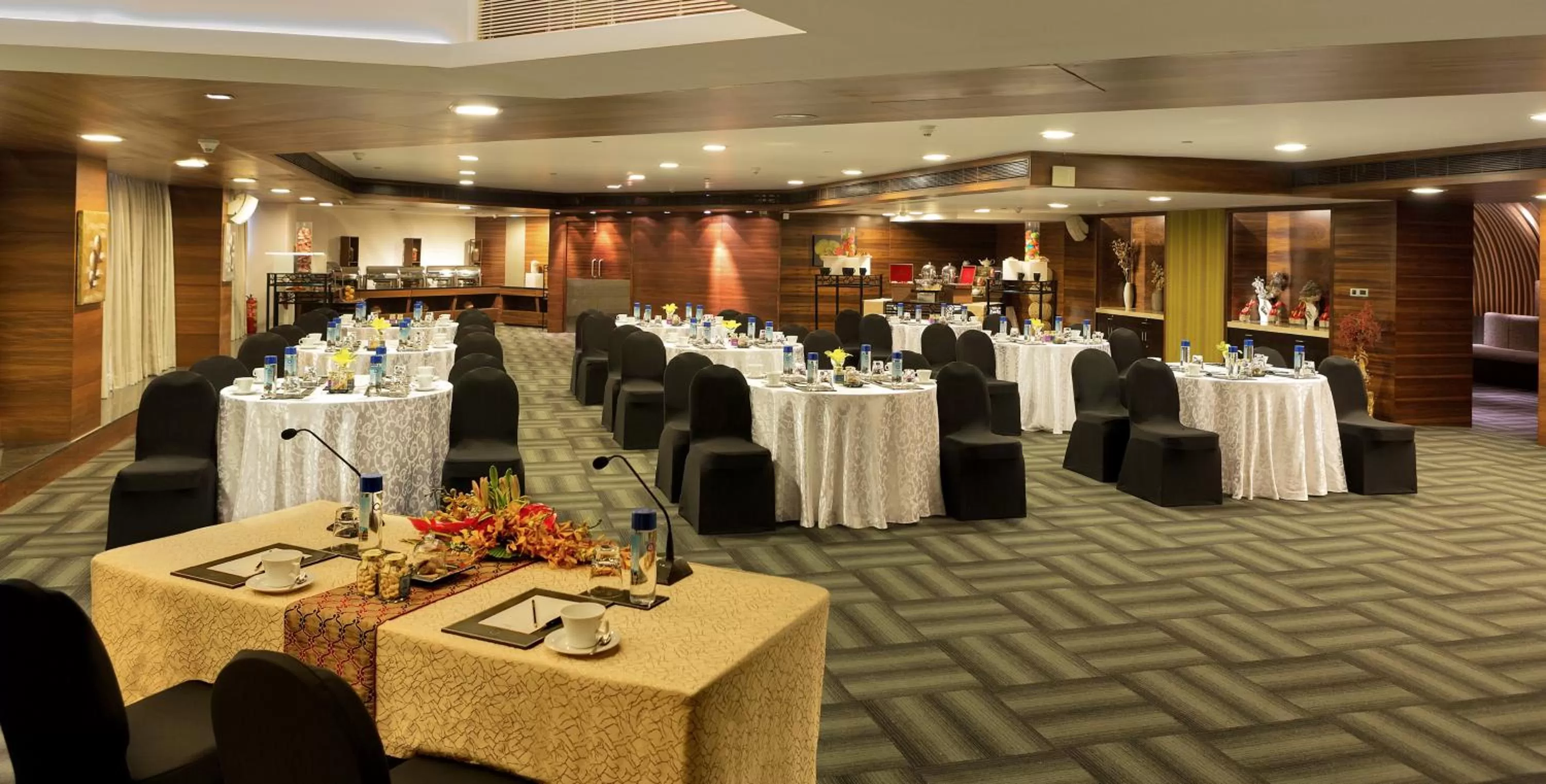 Business facilities in Hotel Sahara Star