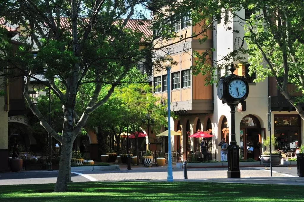 Restaurant/places to eat in Premier Inns Concord