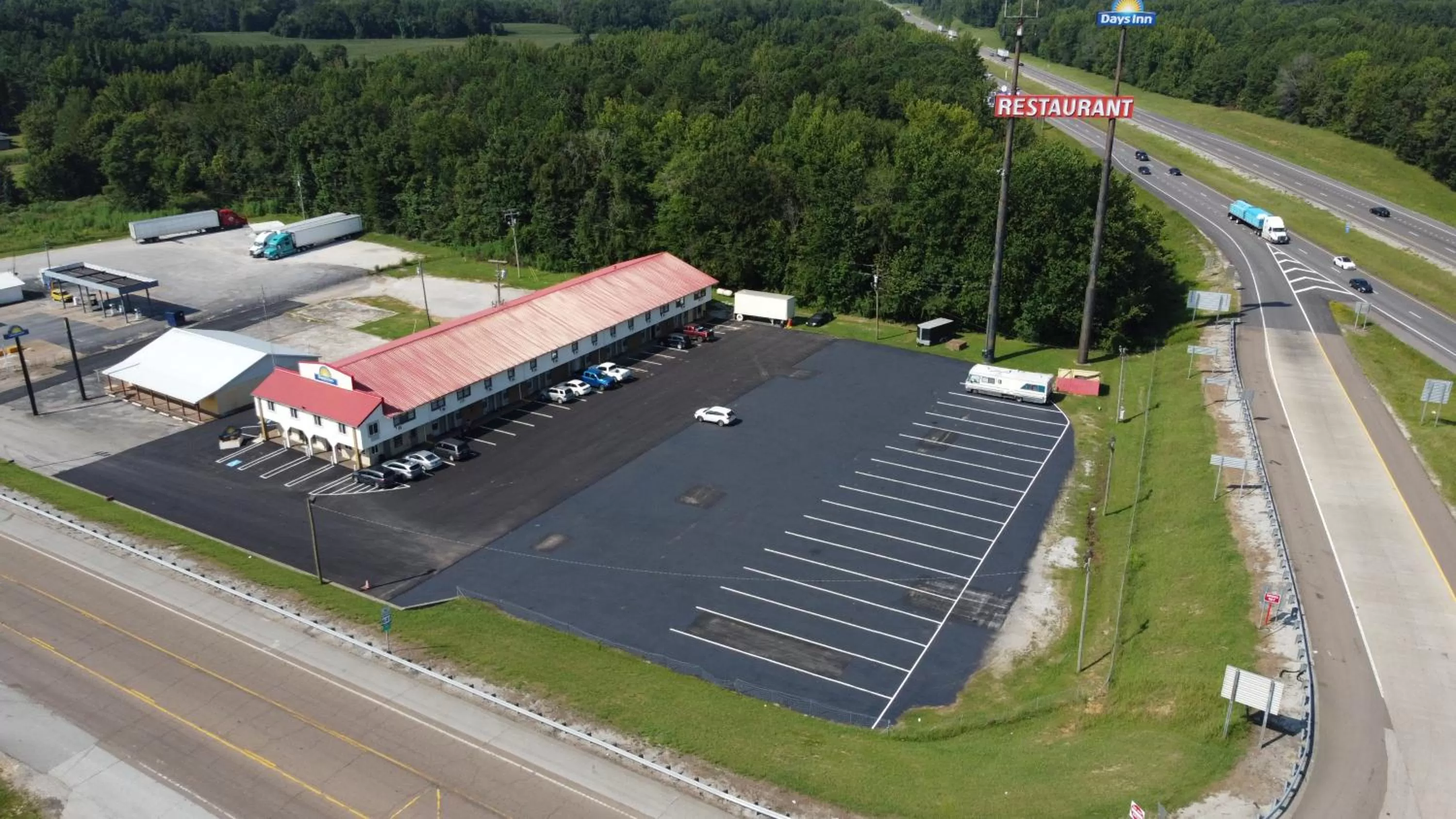 Property building in Days Inn by Wyndham Holladay