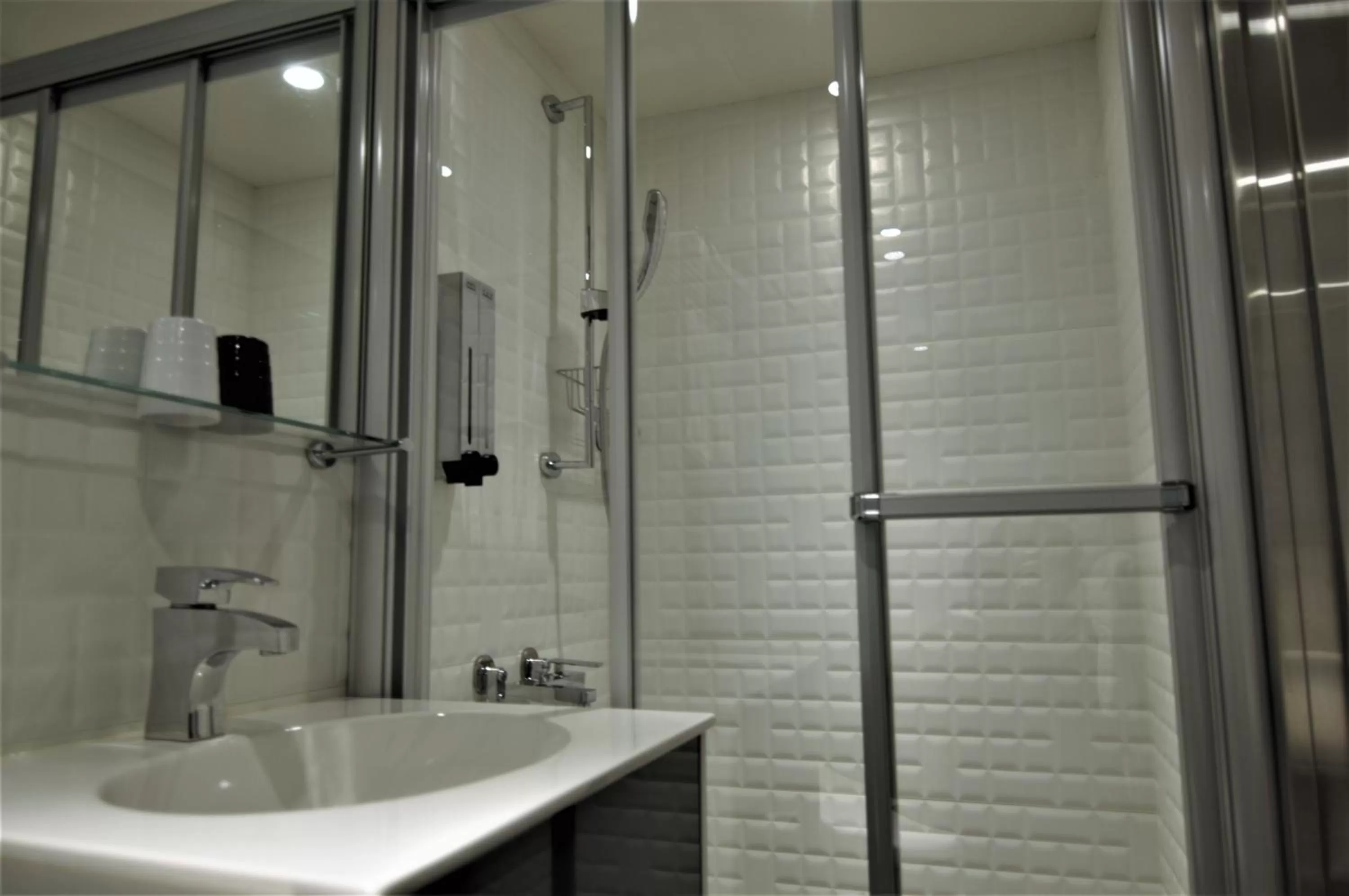 Shower in 泊居旅店二館 Oursinn Hotel 2