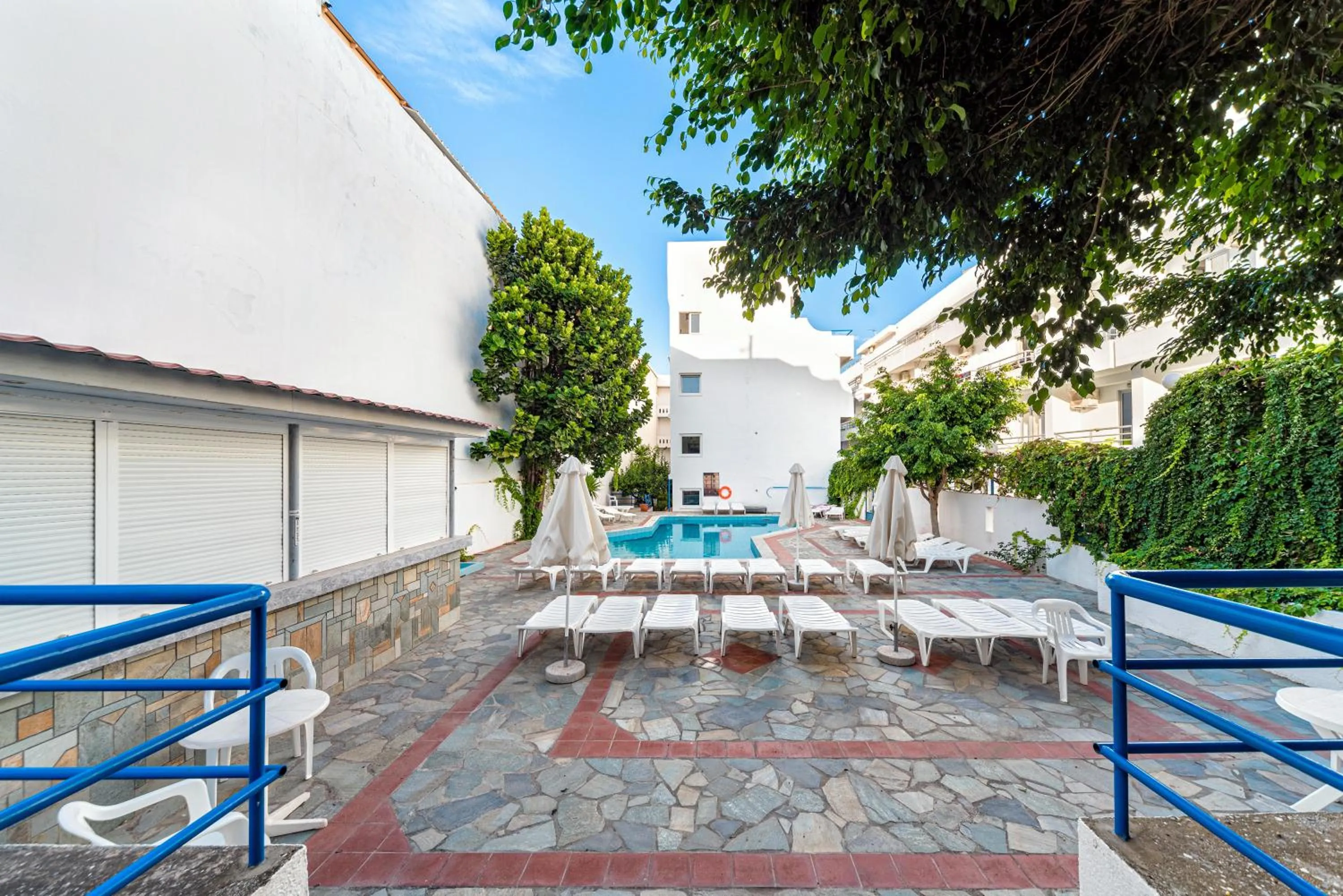 Swimming pool in Hotel Iro