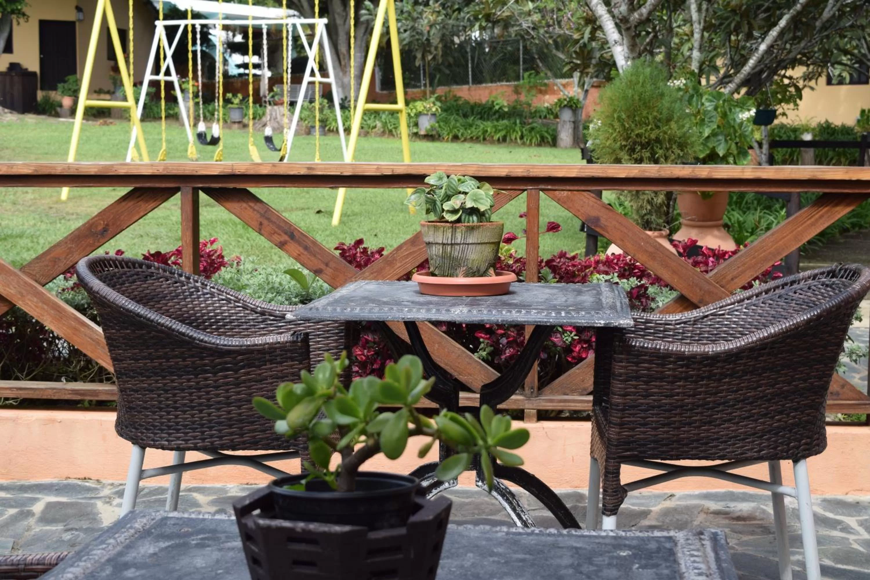 Patio in Hotel Rancho Constanza & Cabañas de la Montaña