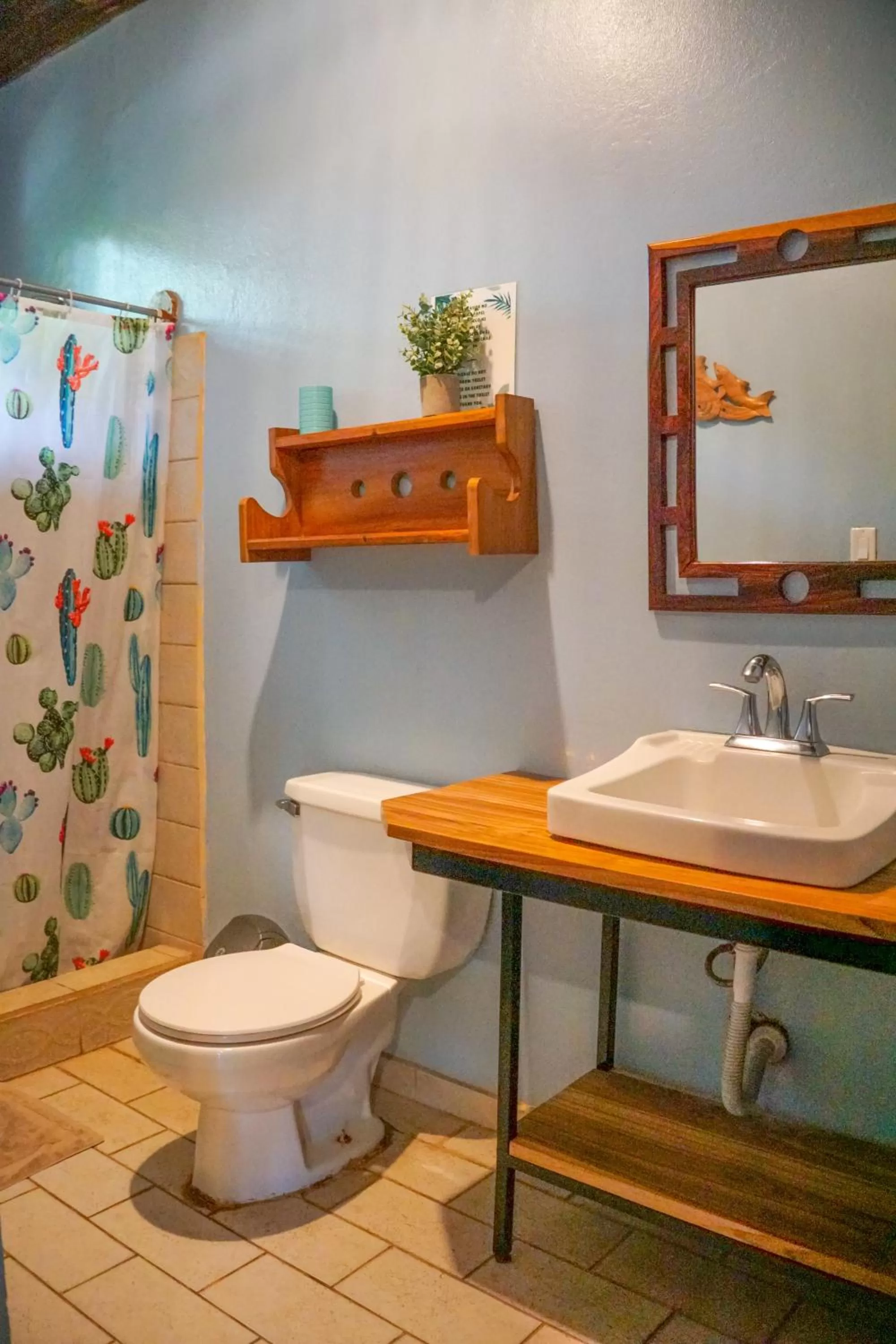 Toilet in Hotel Boruca Tamarindo