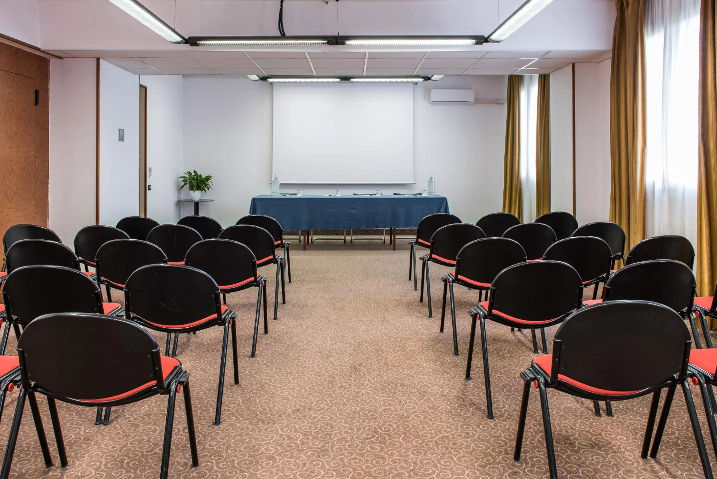 Meeting/conference room in Idea Hotel Piacenza