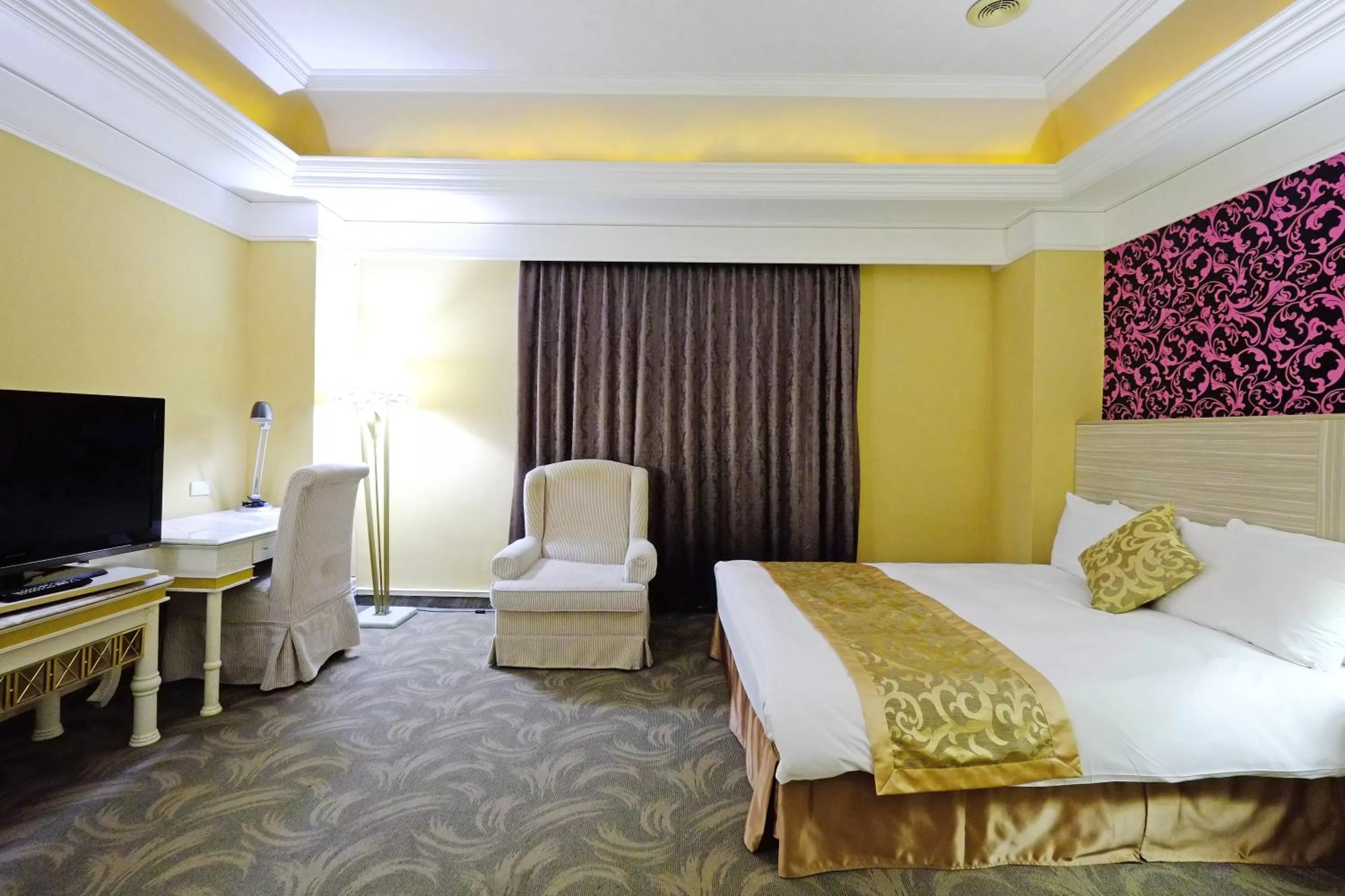 Photo of the whole room, Bed in F Hotel - Taichung