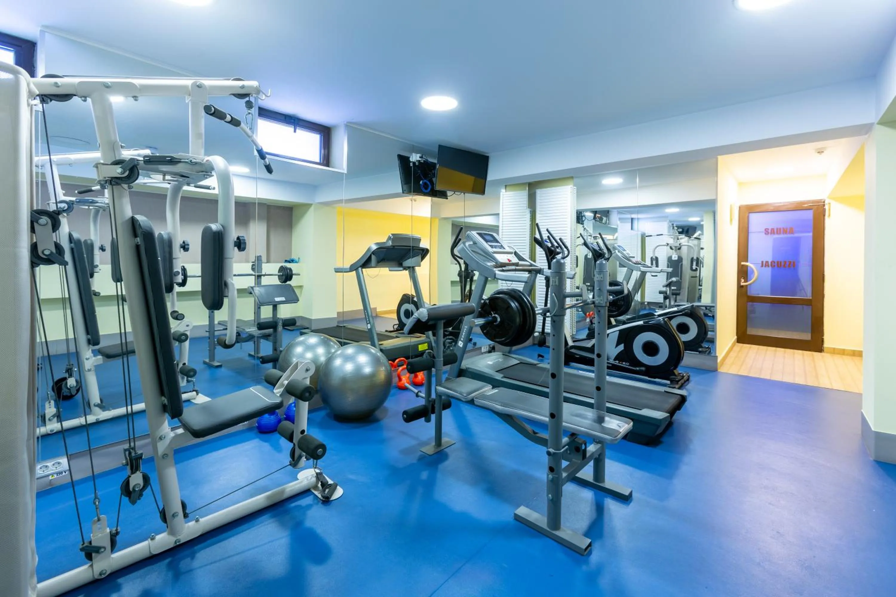 Fitness centre/facilities in Golden Time Hotel