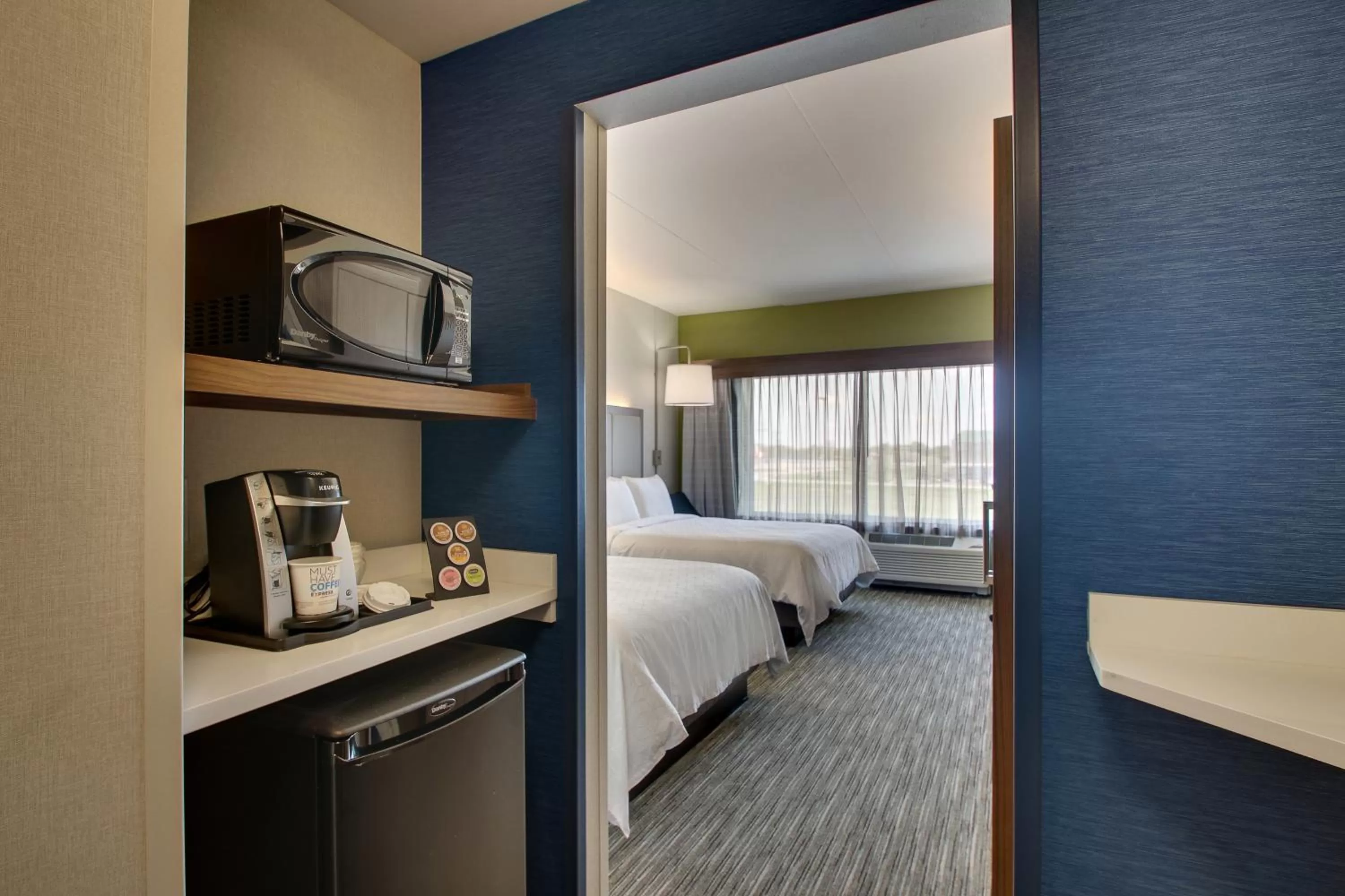 Bed in Holiday Inn Express & Suites Findlay North by IHG