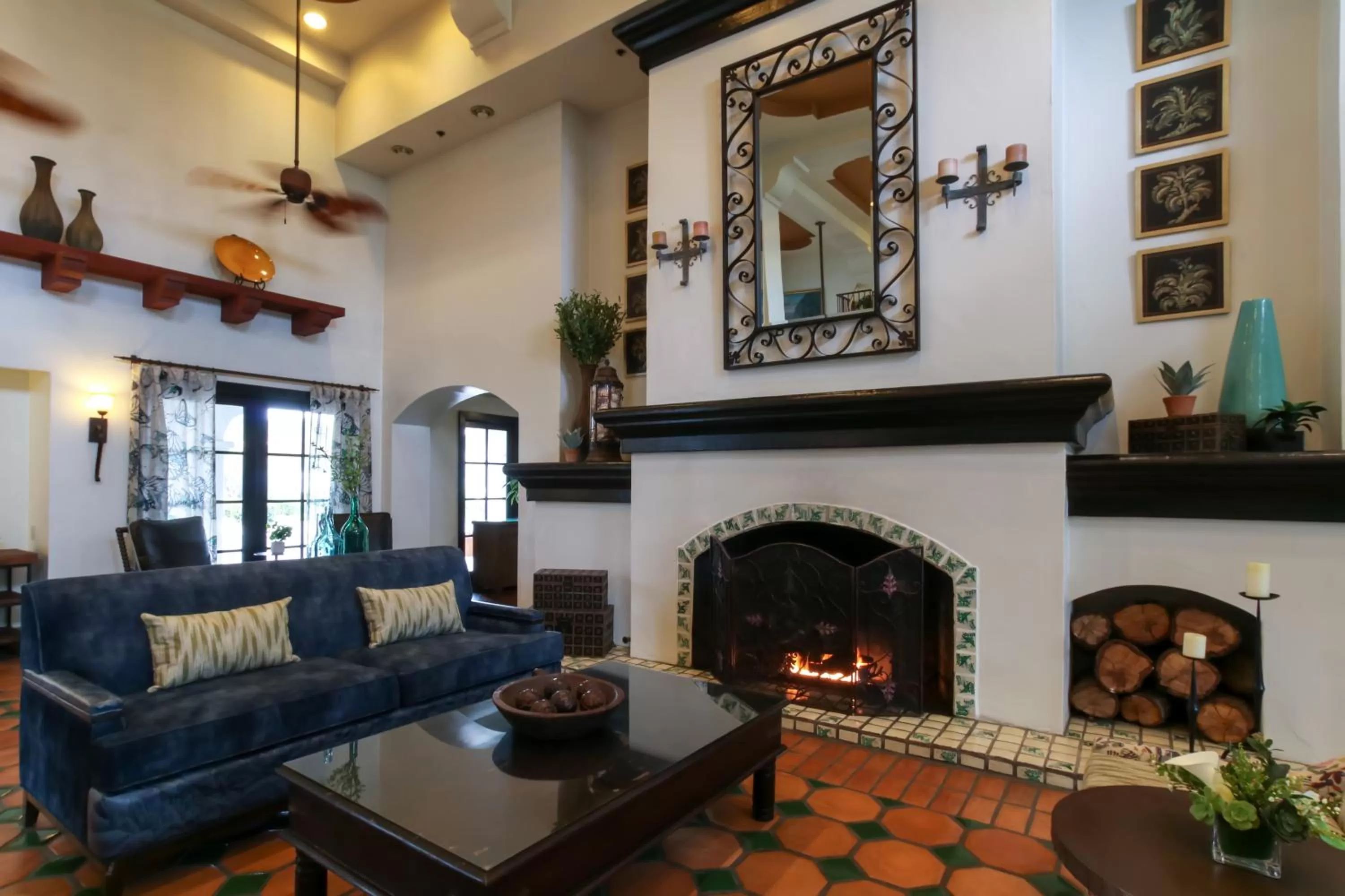 Lobby or reception in Oxford Suites Pismo Beach