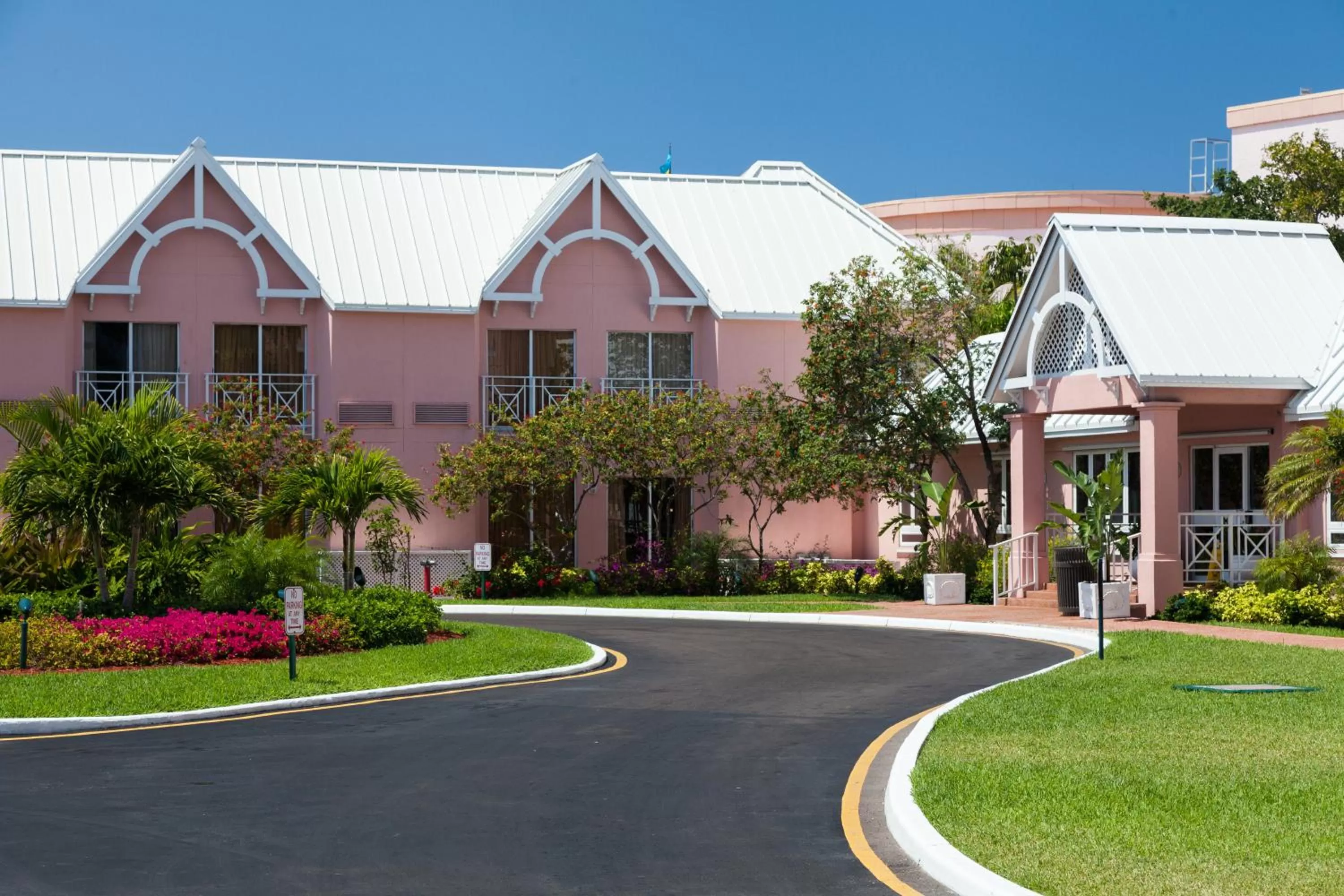 Property building in Comfort Suites Paradise Island