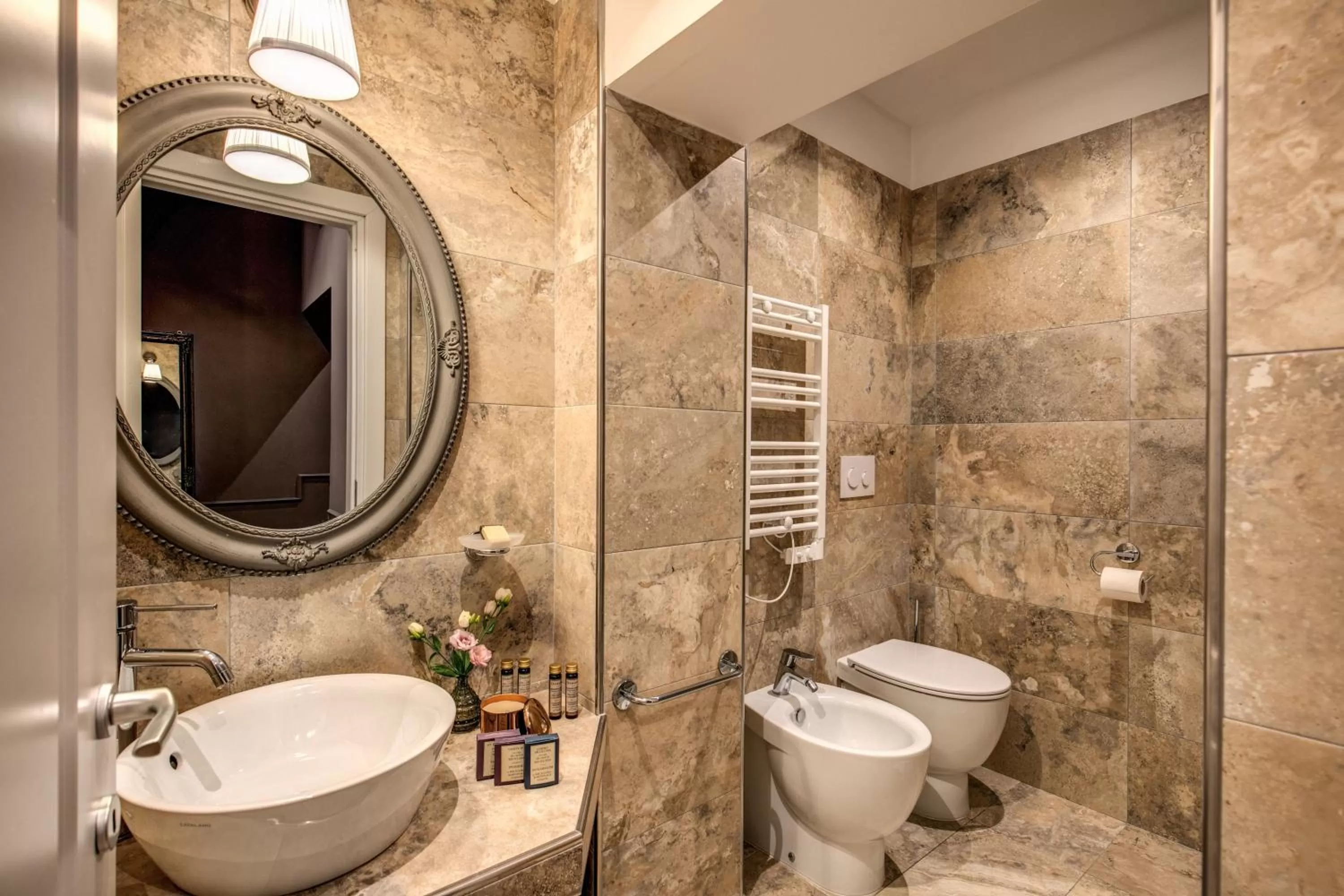 Shower in Tree Charme Parliament Boutique Hotel