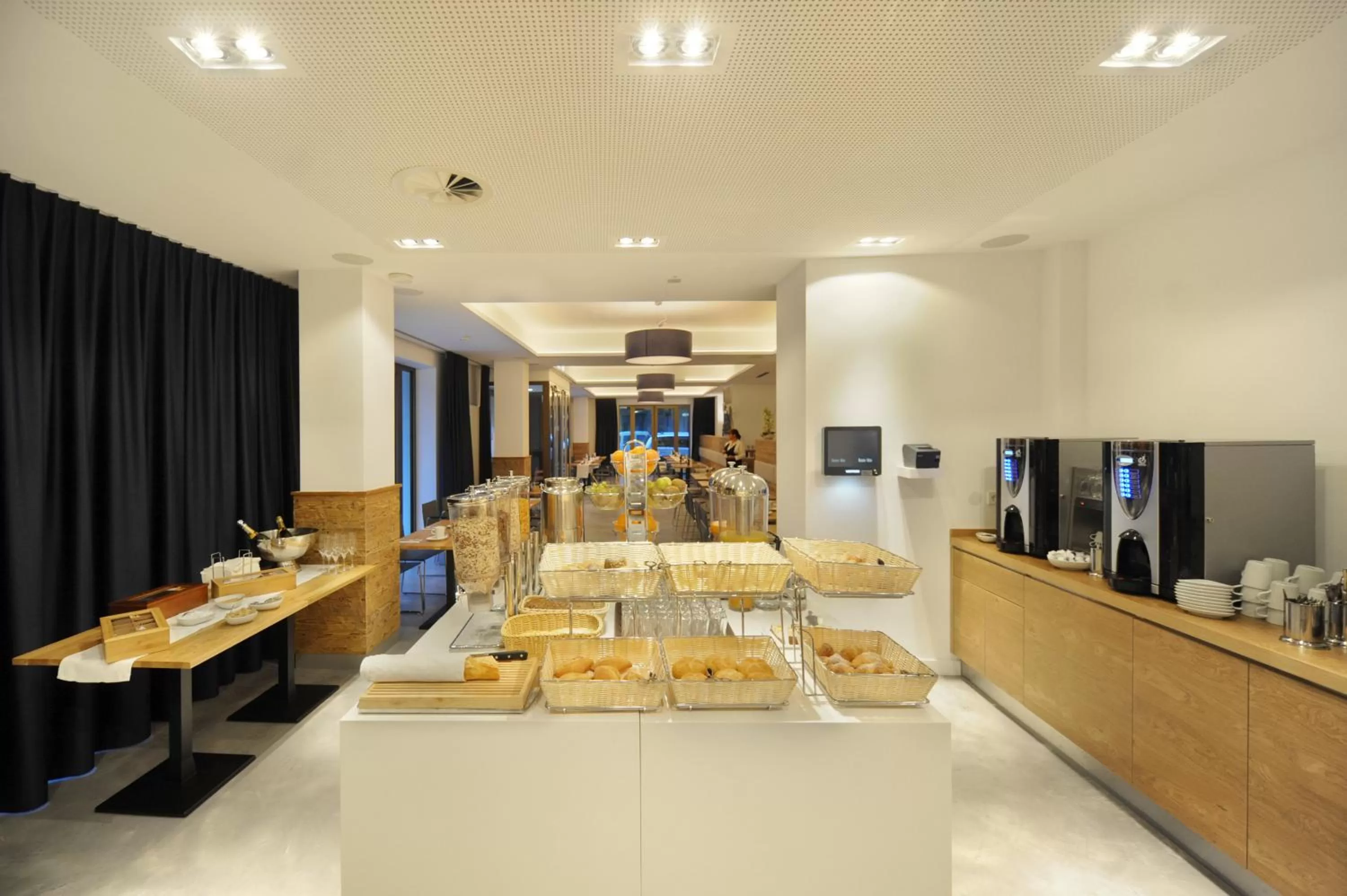 Food and drinks in Bayer 89 Vi Vadi Hotel