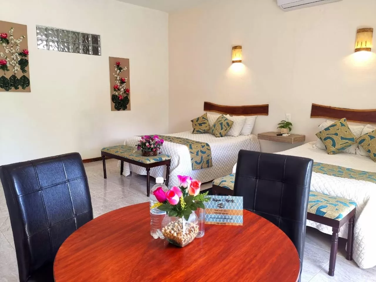 Decorative detail, Dining Area in Mayan Majesty Boutique Hotel