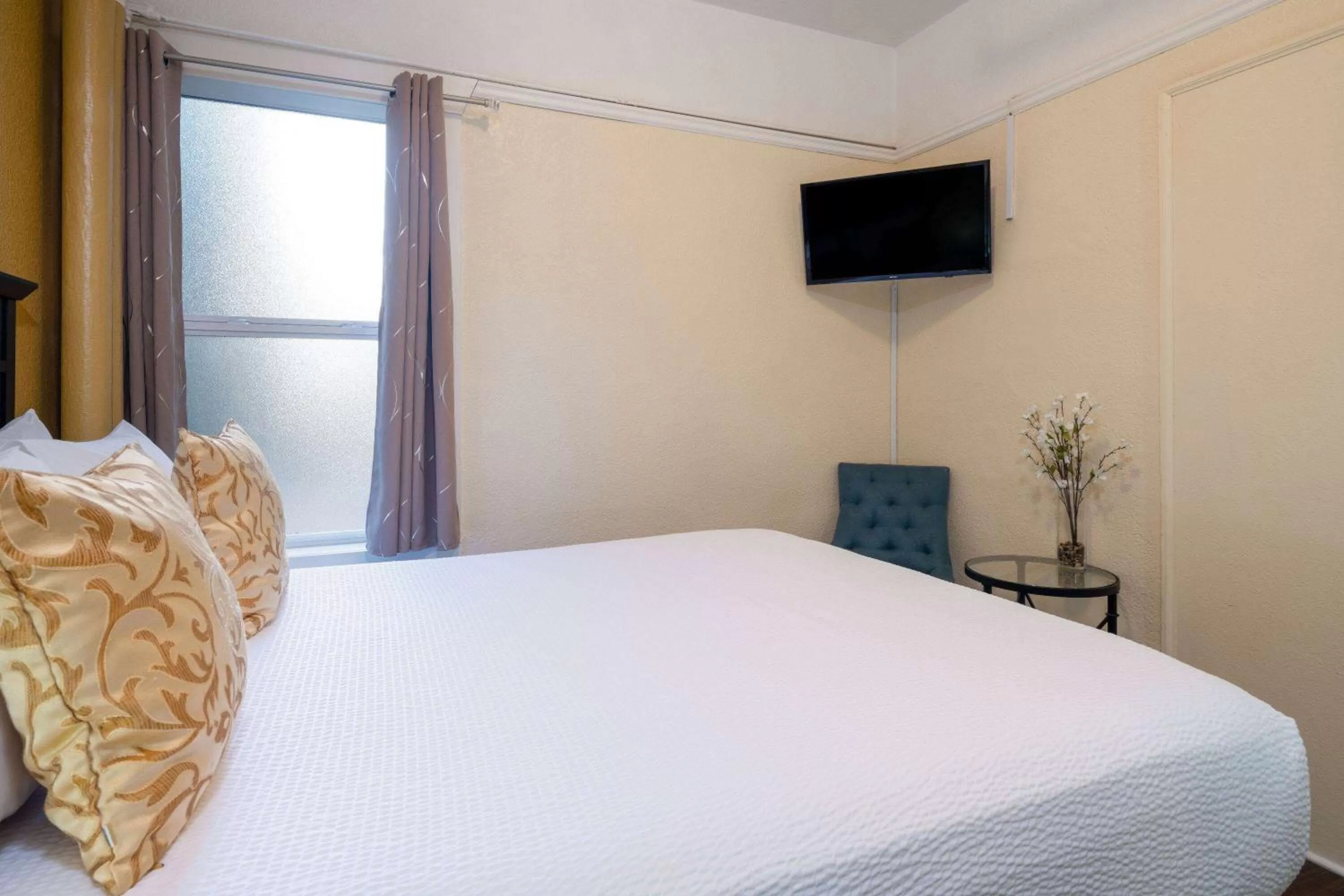 Photo of the whole room, Bed in Gilmore Hotel, Trademark Collection by Wyndham