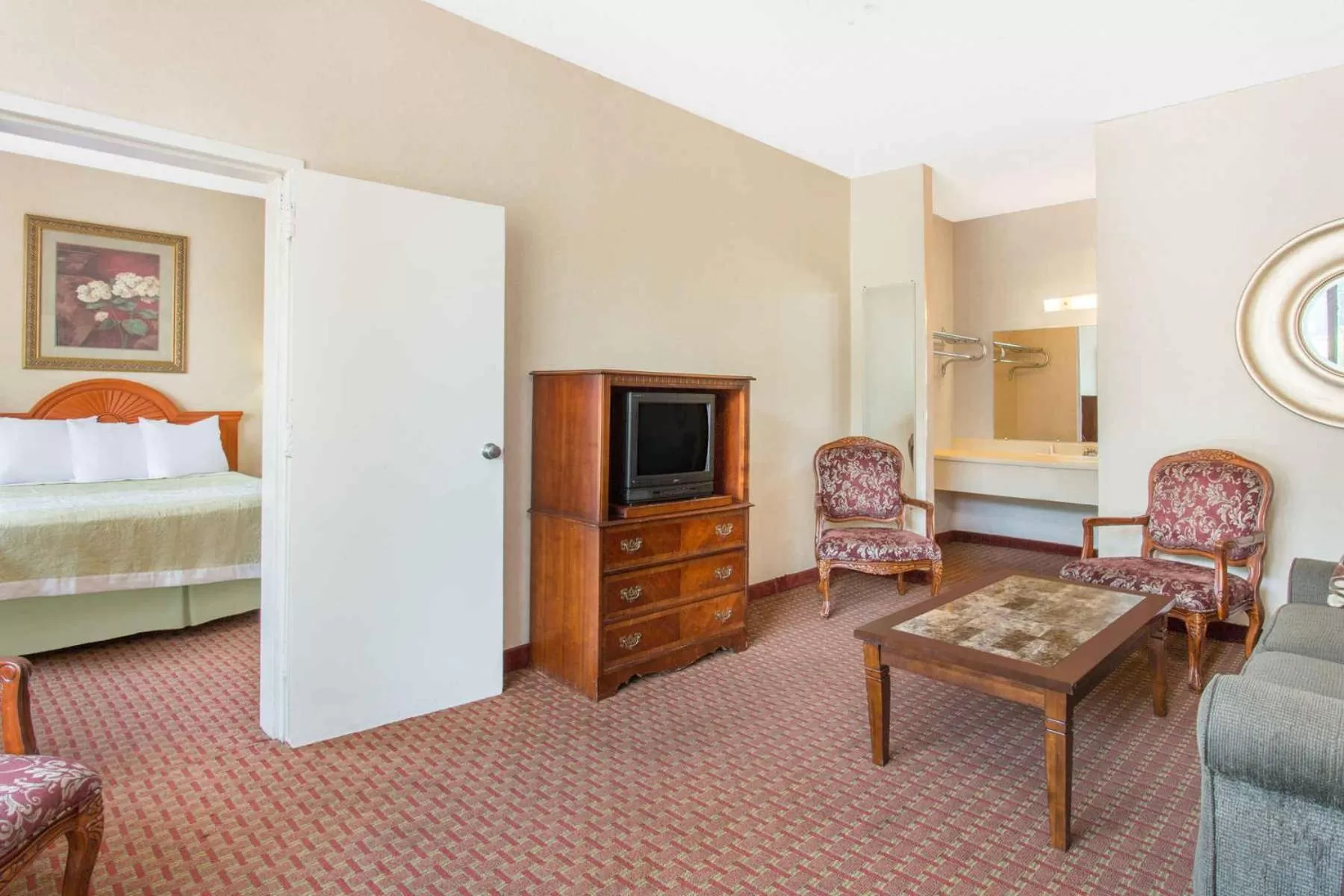 Living room, Bed in Days Inn by Wyndham Princeton