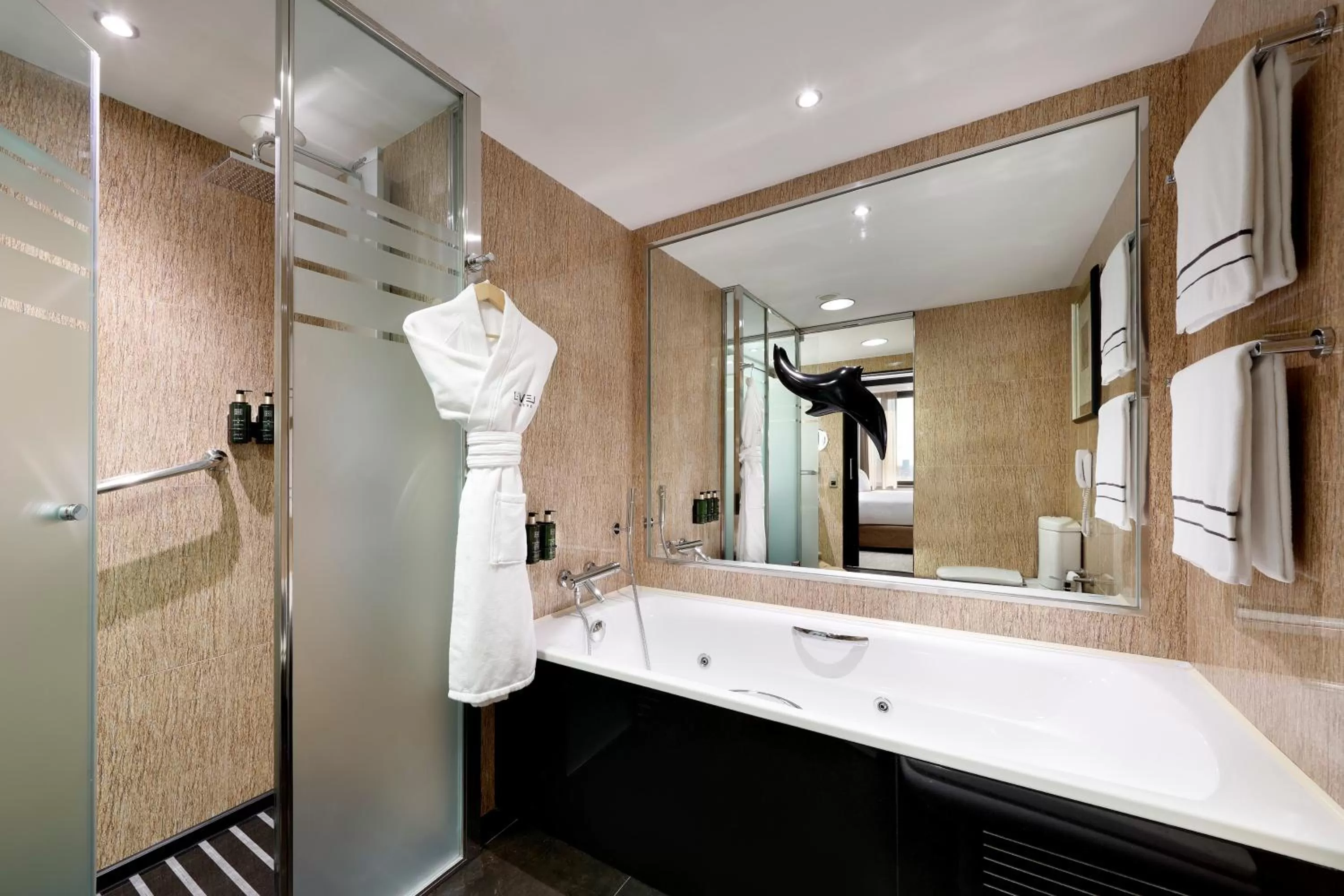 Shower in Melia Barcelona Sarriá