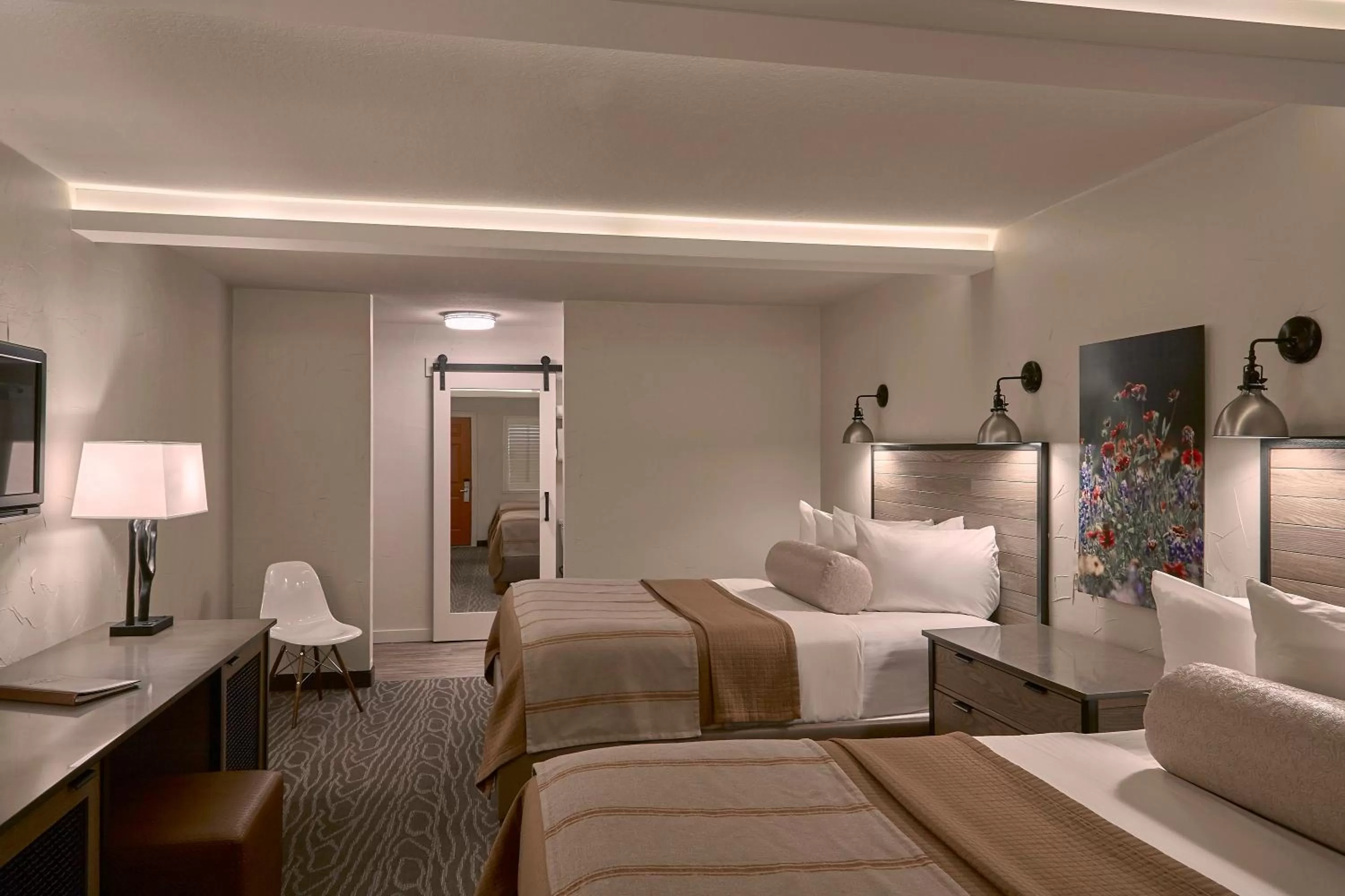 Photo of the whole room, Bed in Fredericksburg Inn and Suites